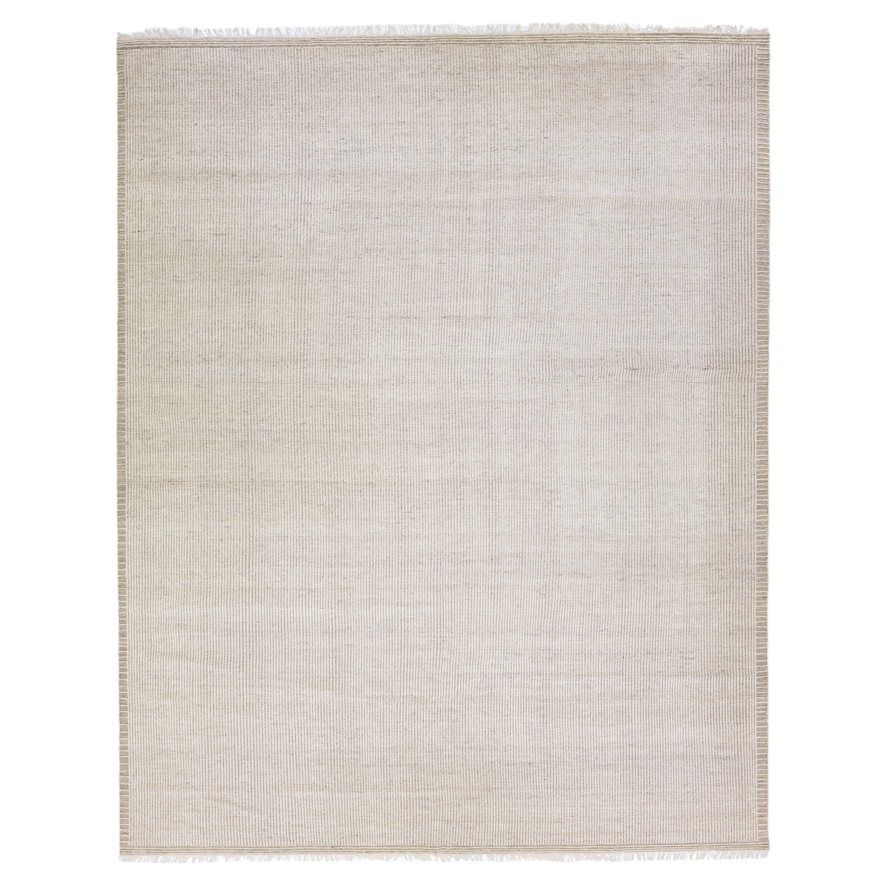 Tapis en laine moderne de style marocain ivoire à motif de rayures, fait à la main en vente