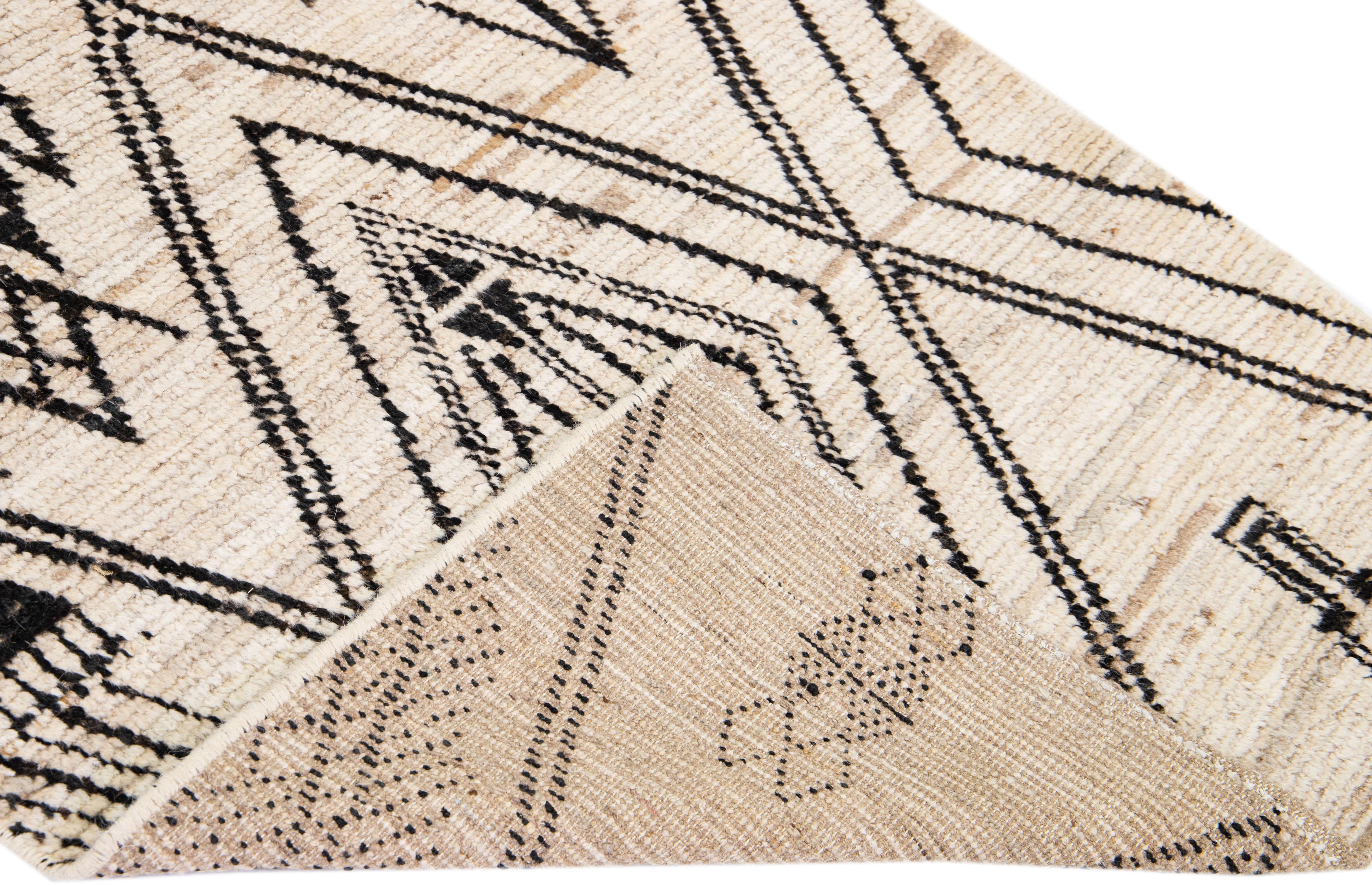Beautiful Moroccan-style handmade wool rug with a beige field. This Modern rug has brown accents featuring a gorgeous all-over geometric tribal design.

This rug measures: 3'5