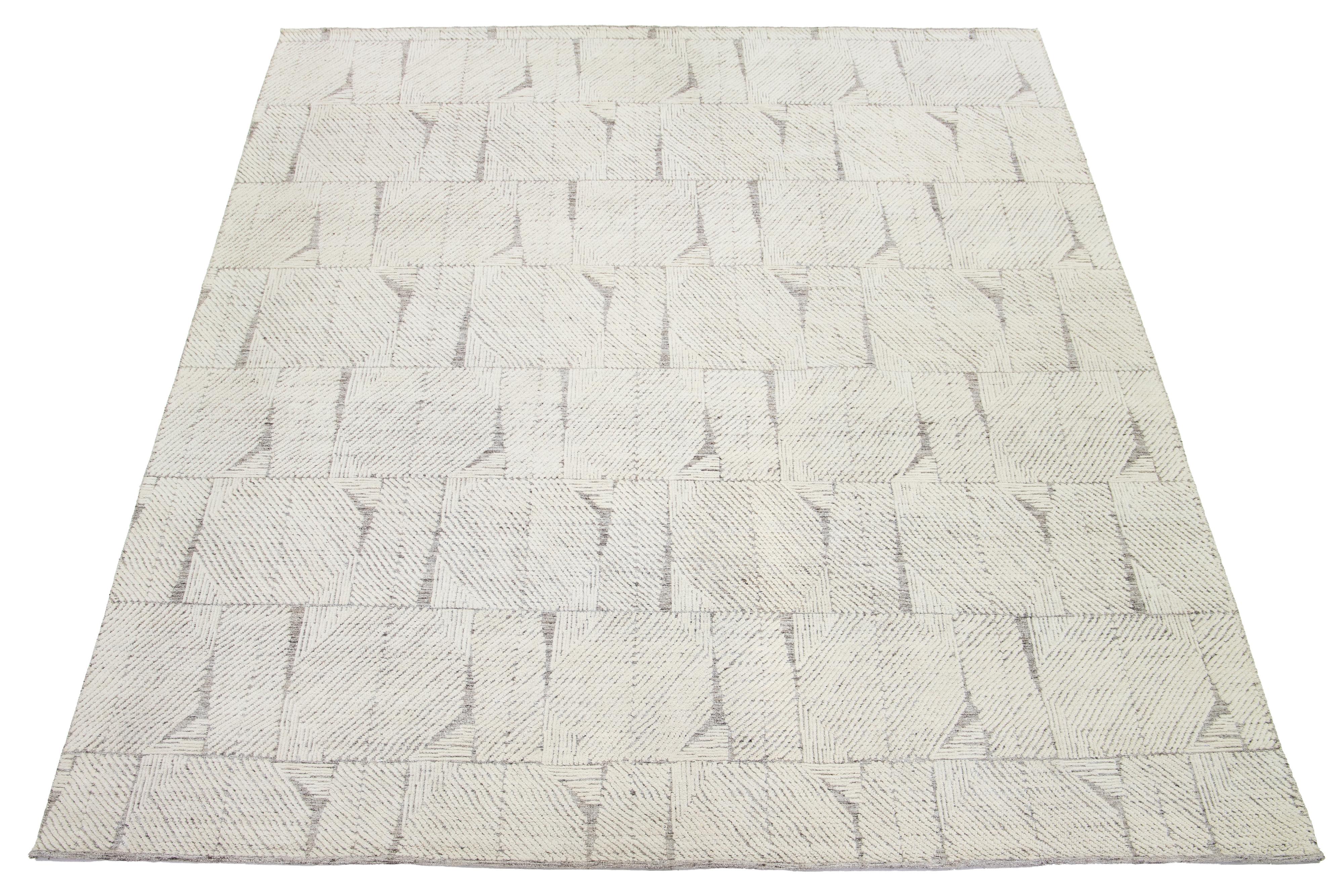 Stunning contemporary Moroccan-style hand-knotted wool rug featuring an ivory field with an abstract design.

This rug measures 11'9'' x 15'3''.

 