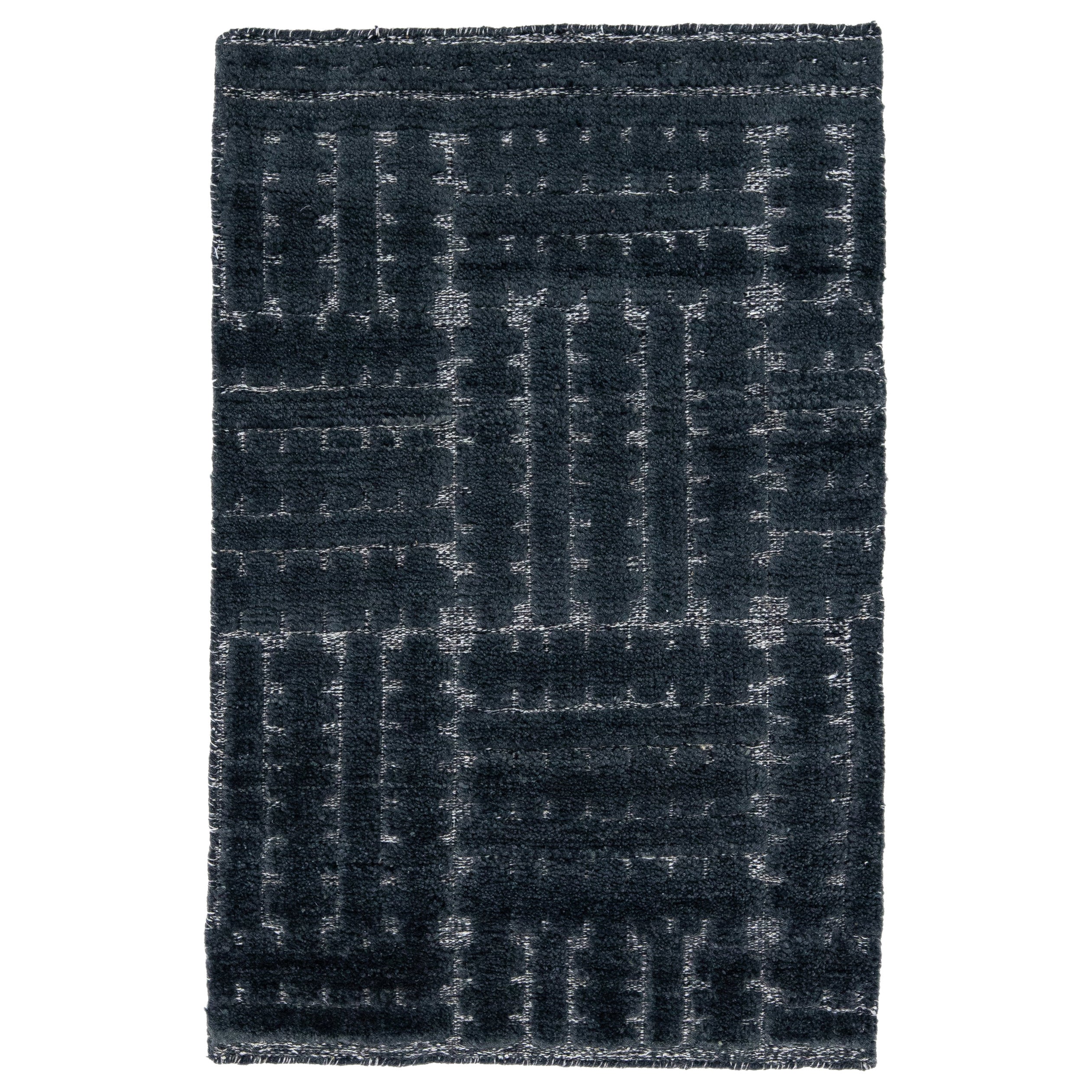 Tapis en laine moderne de style marocain bleu marine fait à la main et personnalisé