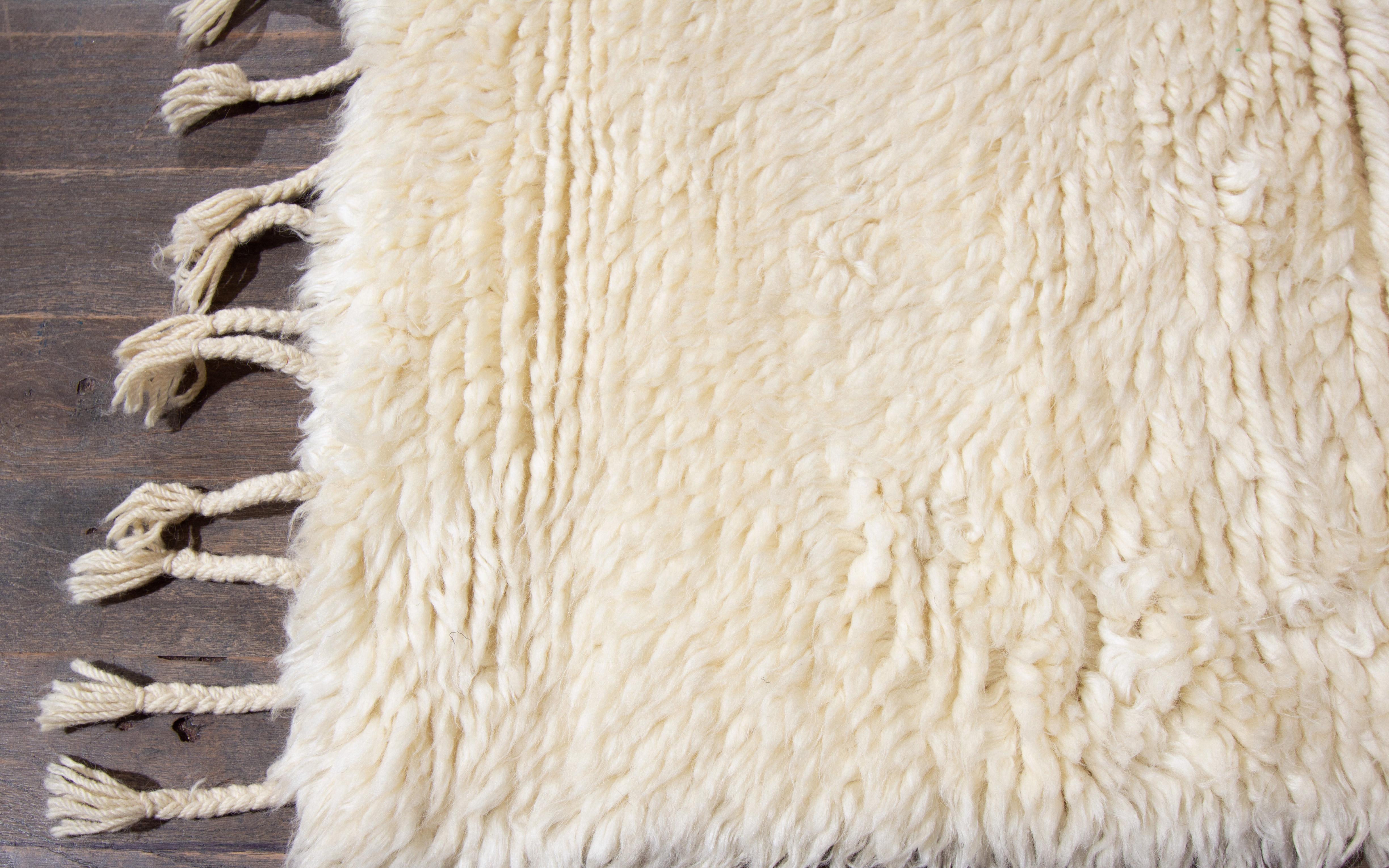 Moderner moderner Teppich im marokkanischen Stil (Handgeknüpft) im Angebot