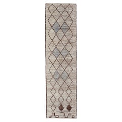 Runner tribale moderno in stile marocchino con motivi geometrici in marrone e crema