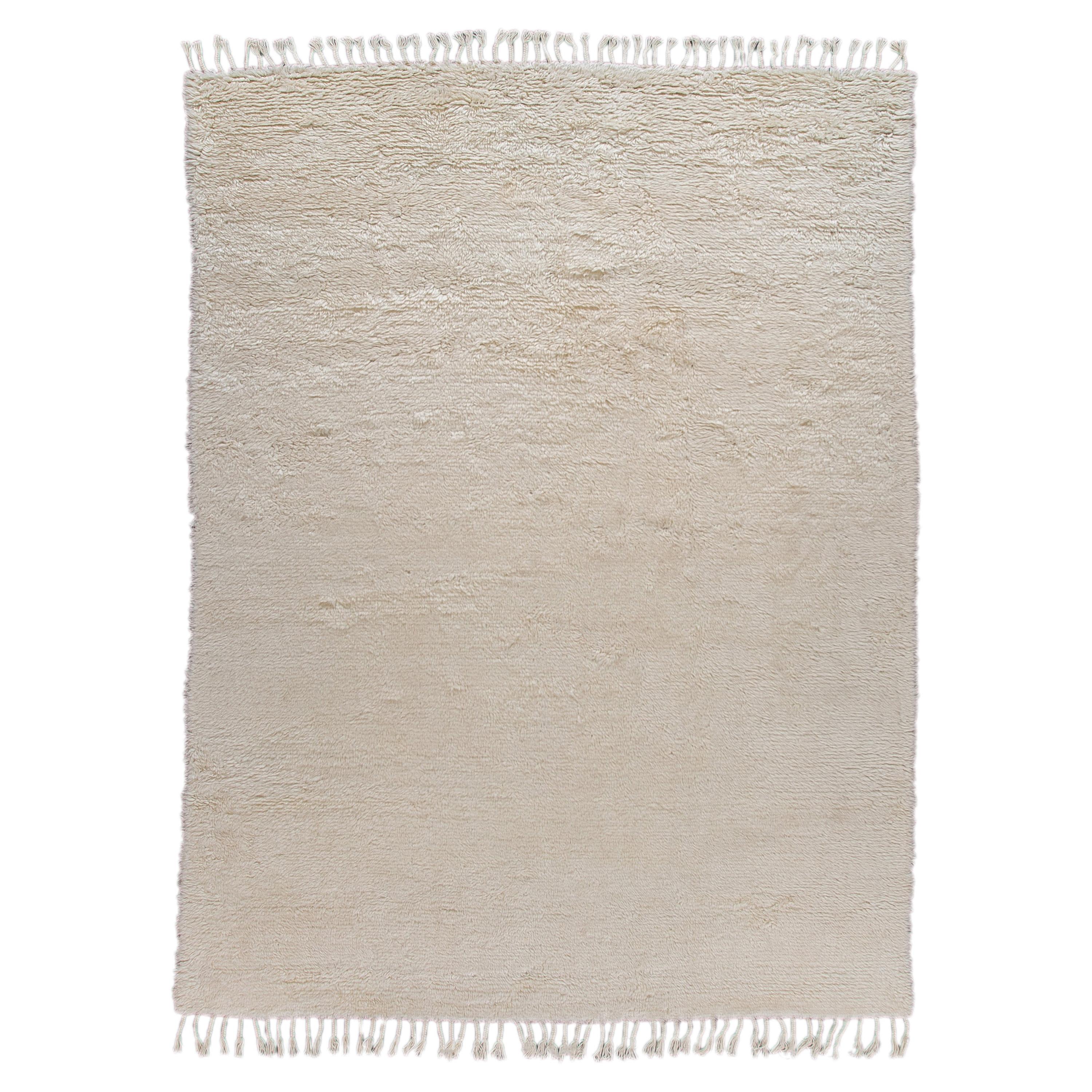 Modern Moroccan Style White Shag Wool Rug For Sale