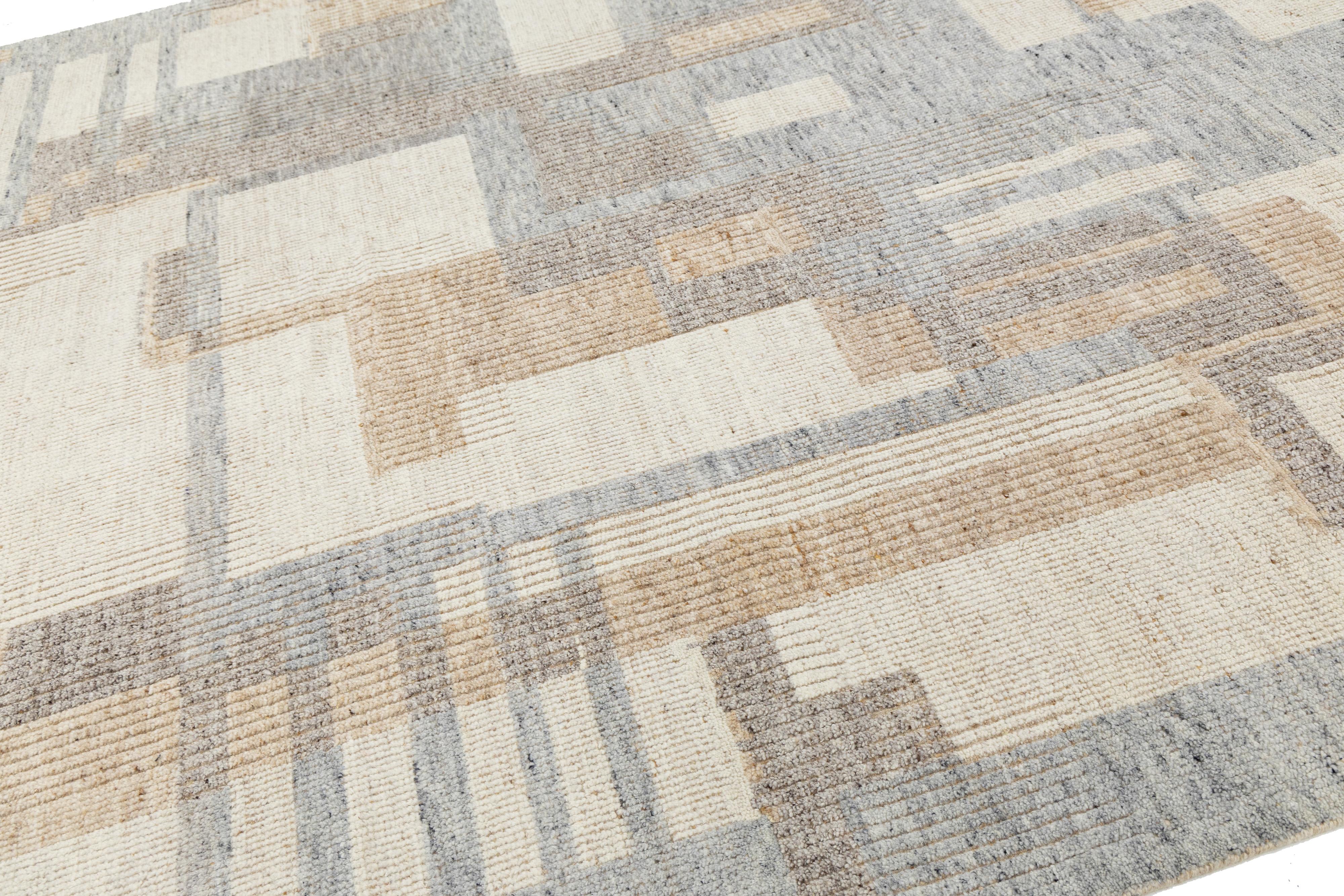 Modern Moroccan Style Wool Rug Handwoven Abstract in Neutral Earth Tones en vente 3