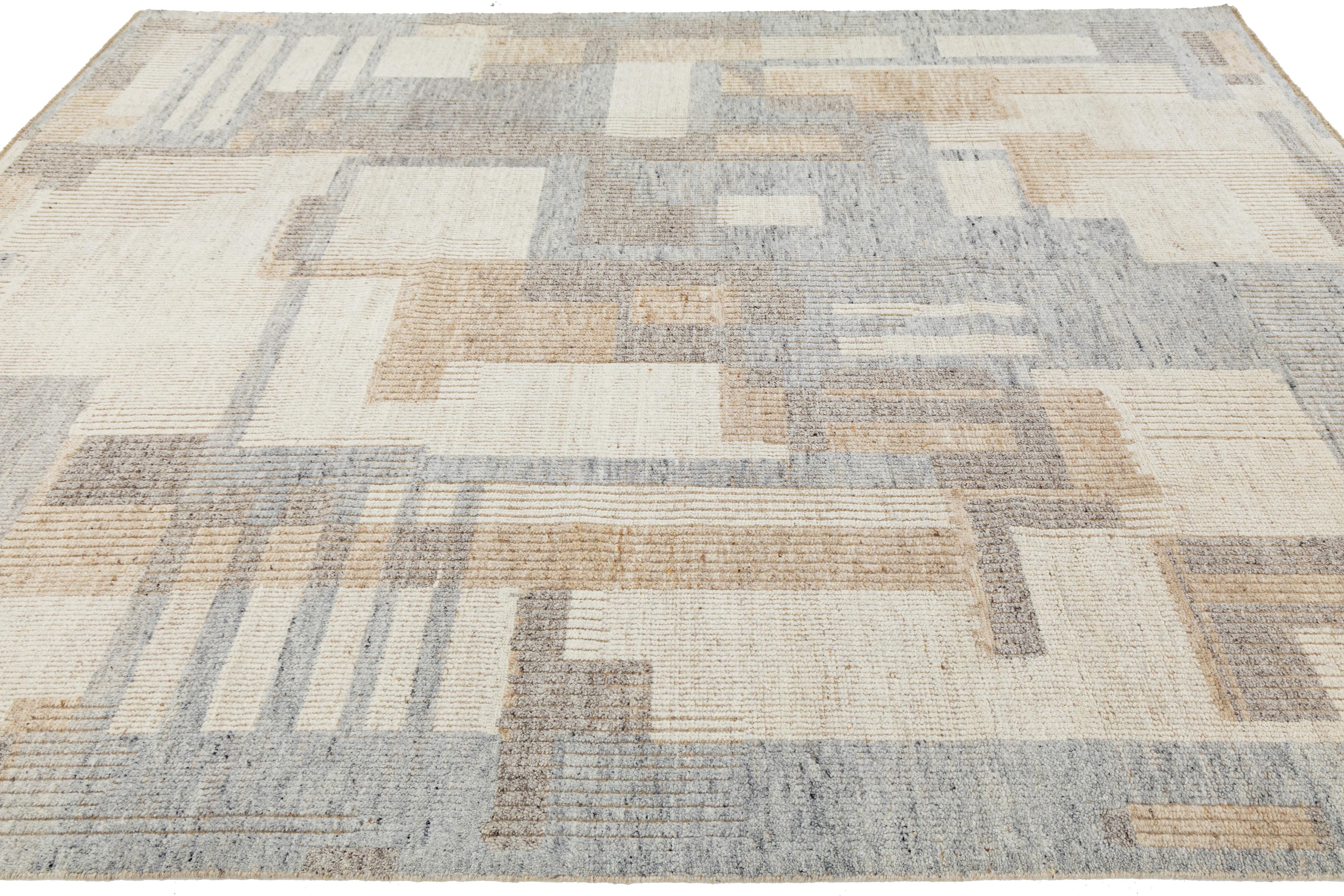 Modern Moroccan Style Wool Rug Handwoven Abstract in Neutral Earth Tones en vente 1