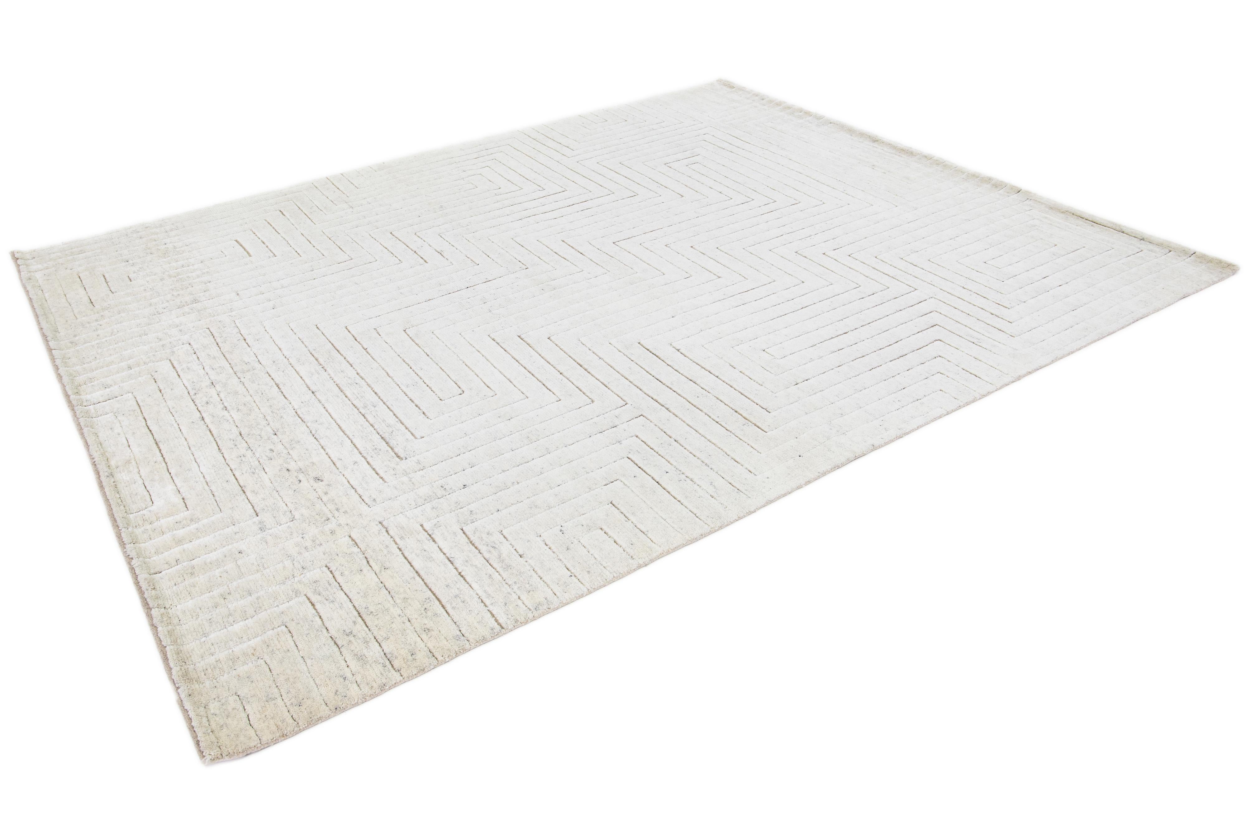 Indian Modern Moroccan Style Wool Rug in Ivory with Seamless Pattern For Sale
