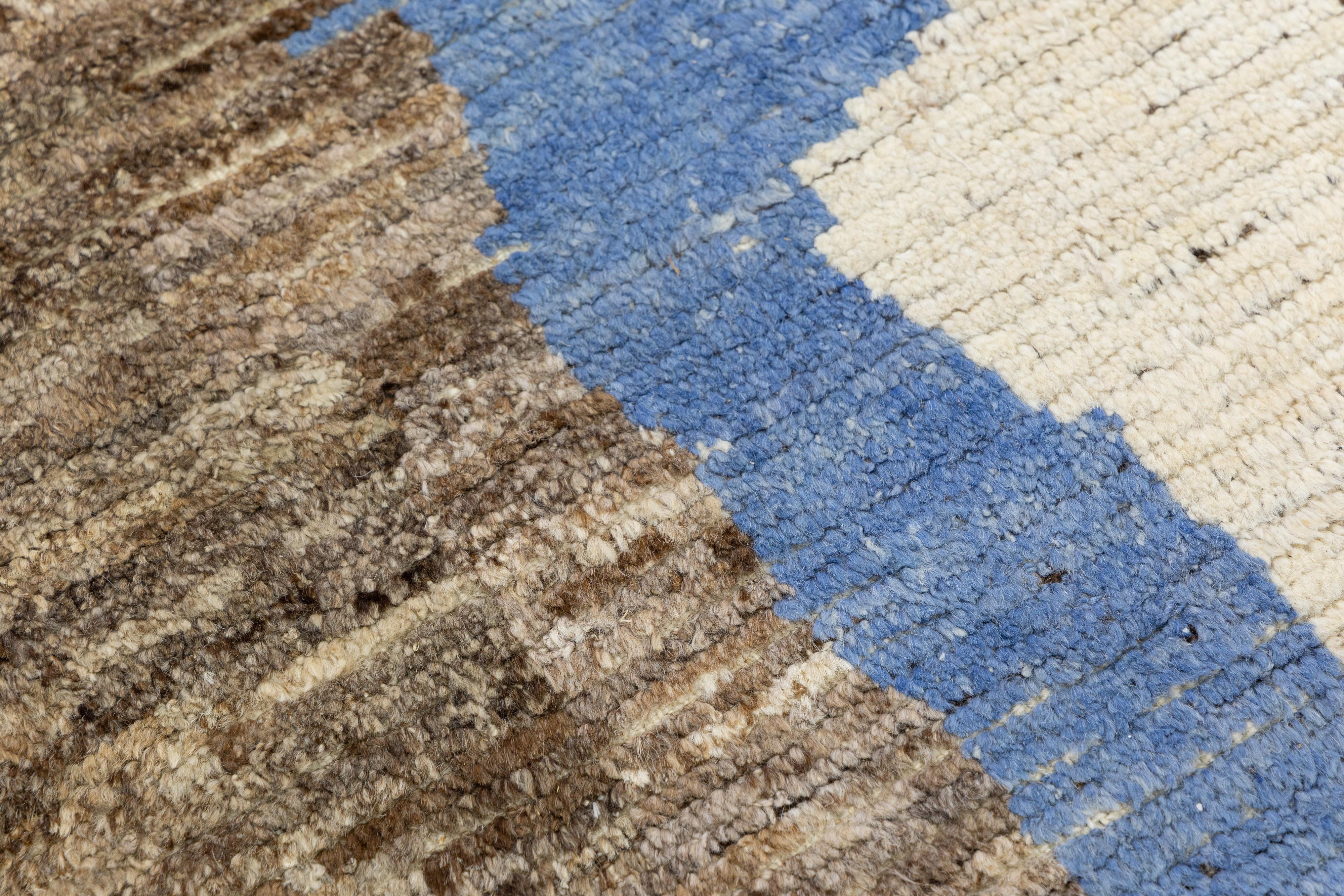 Pakistanais Modern Moroccan Style Wool Rug with Abstract Earth-Tone Geometry en vente