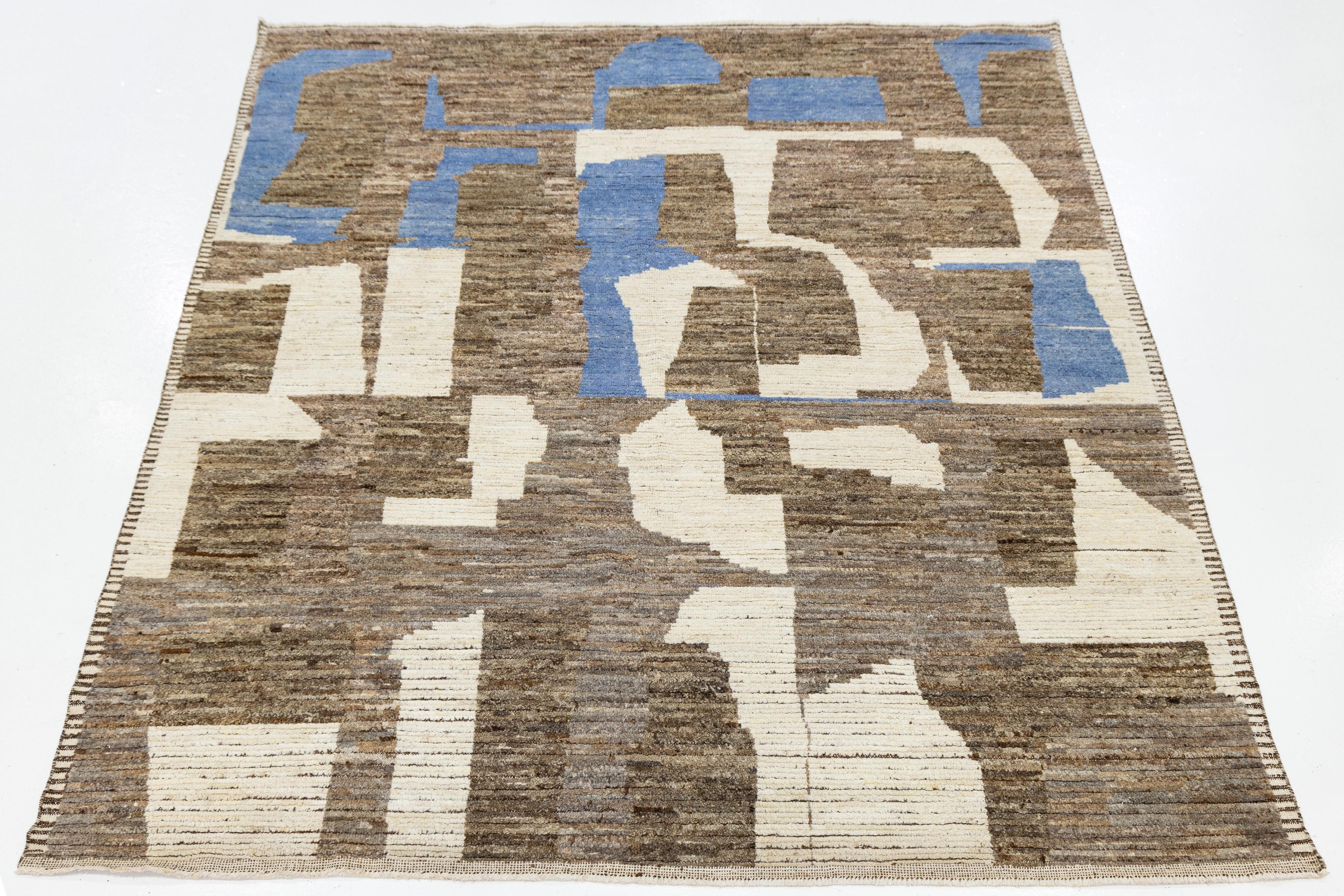 Laine Modern Moroccan Style Wool Rug with Abstract Earth-Tone Geometry en vente