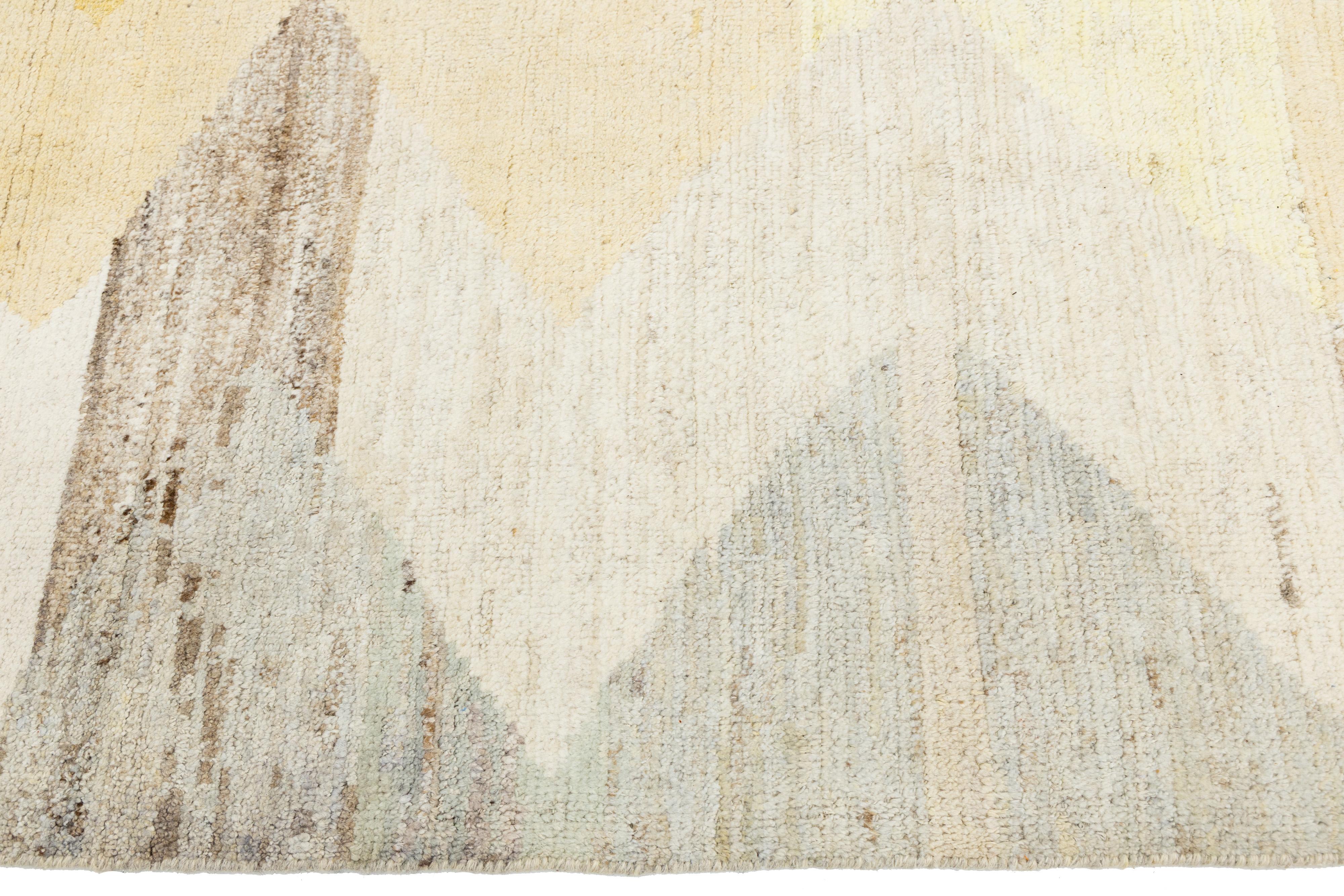 Modern Moroccan Style Wool Rug with Diamond and Zigzag Motifs in Neutral Tones en Nuevo estado para la venta en Norwalk, CT