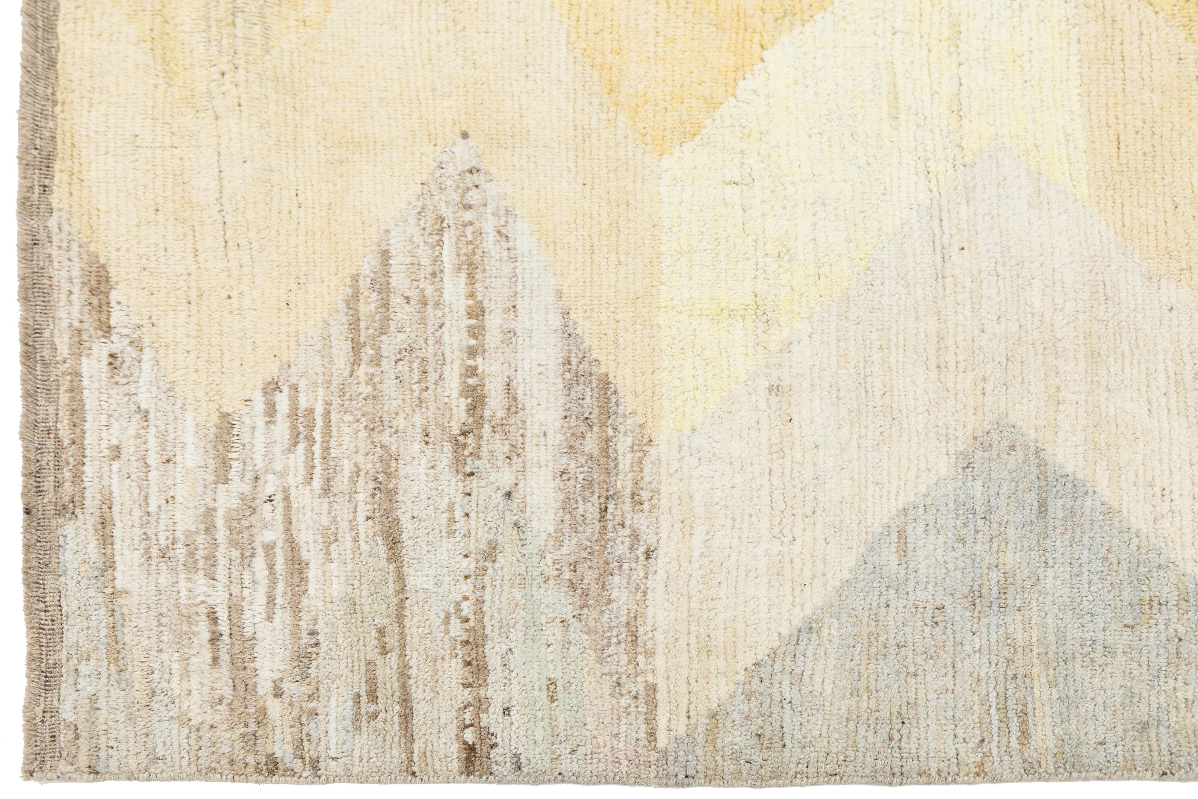 Modern Moroccan Style Wool Rug with Diamond and Zigzag Motifs in Neutral Tones en venta 1