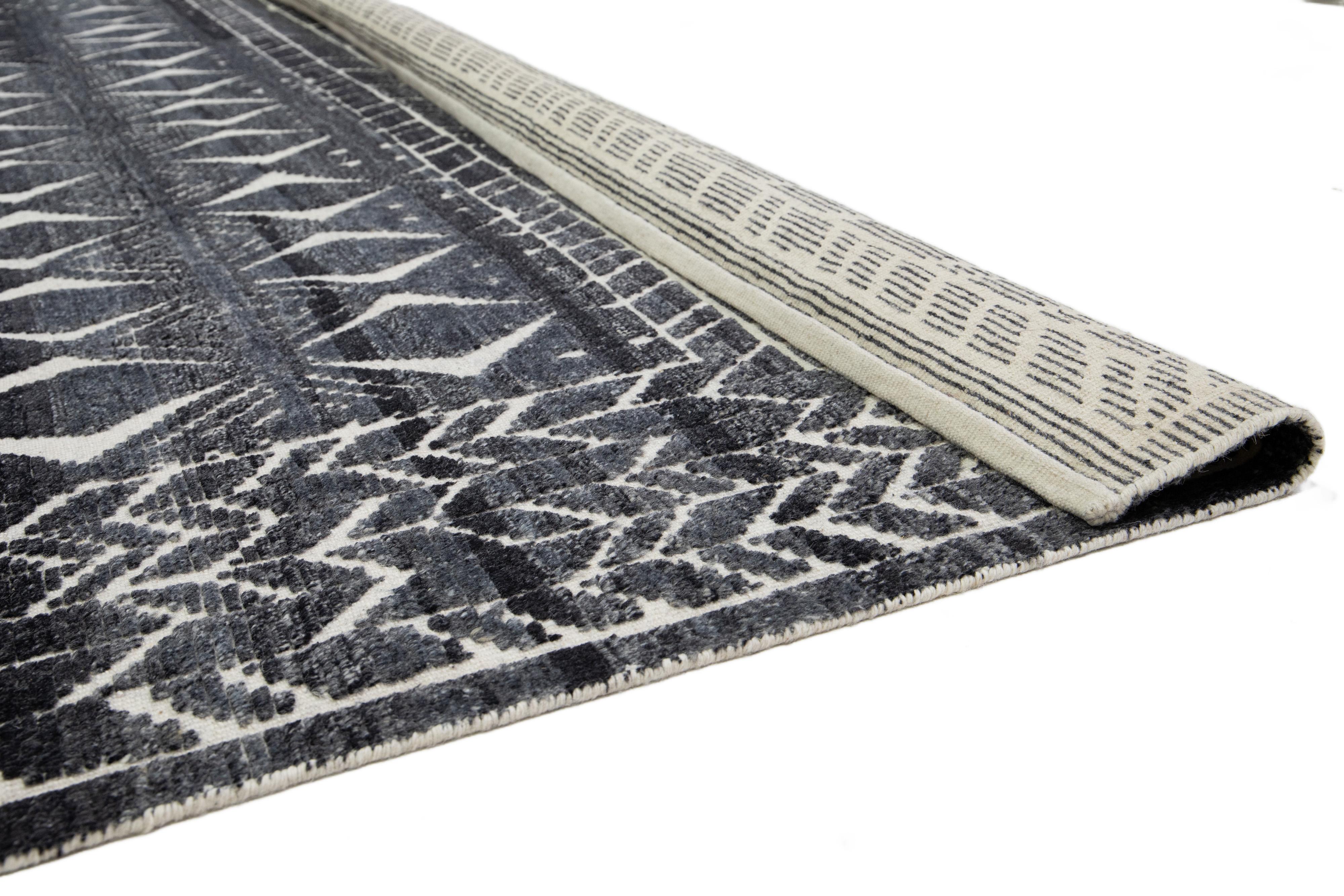 Moderner marokkanischer Stil  Wollteppich mit grauem geometrischem Design aus Wolle von Apadana im Angebot 4