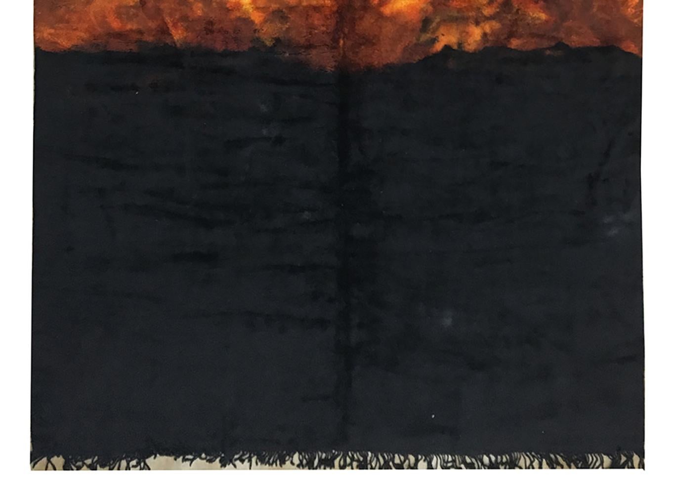 Moderner marokkanischer Teppich mit Sonnenuntergang in Schwarz, gebranntem Orange von Silk Road Rug Inc. (Wolle) im Angebot