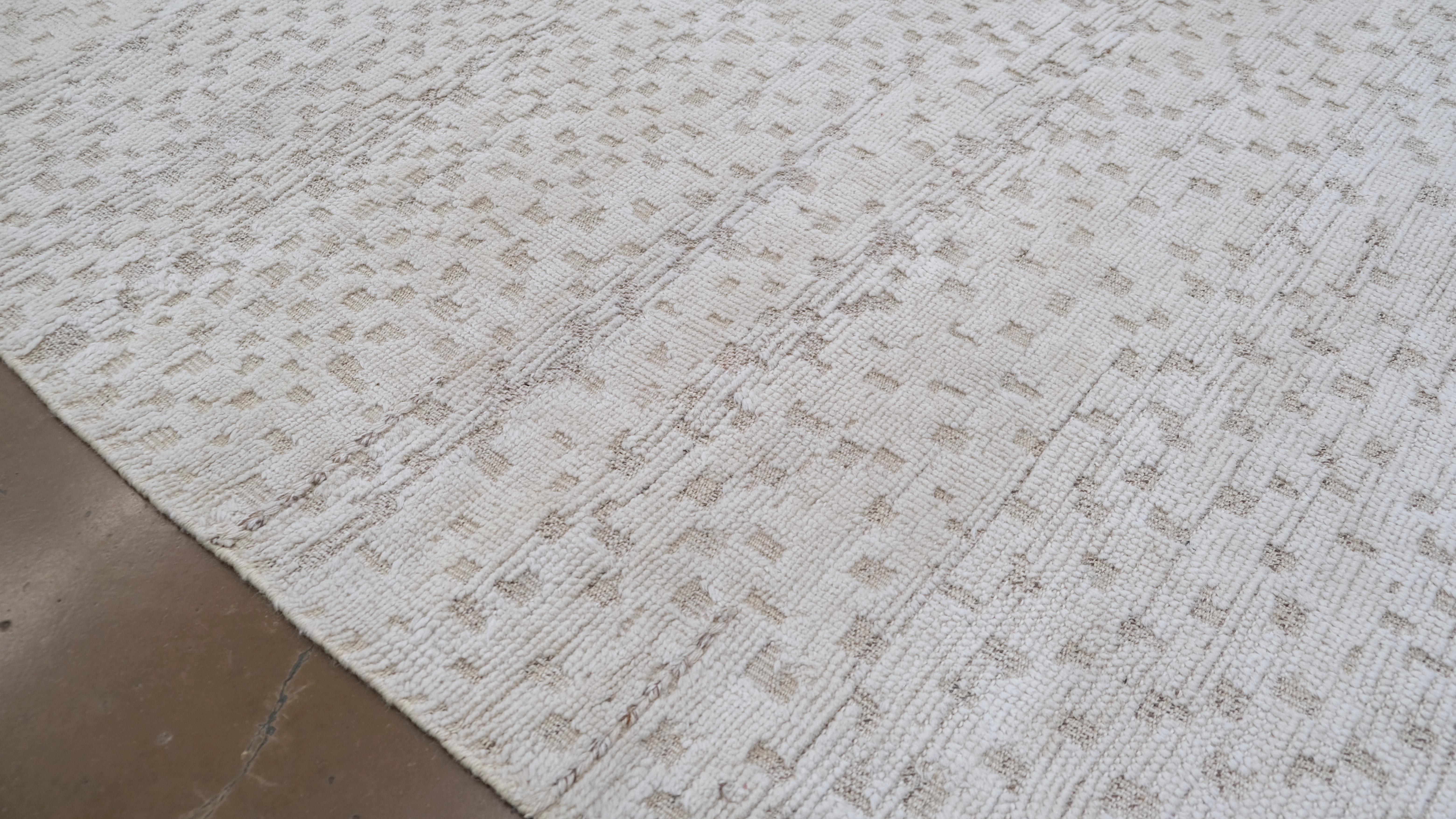 Moderner marokkanischer handgeknüpfter Wollteppich 9'x12' in Tonalität (Pakistanisch) im Angebot