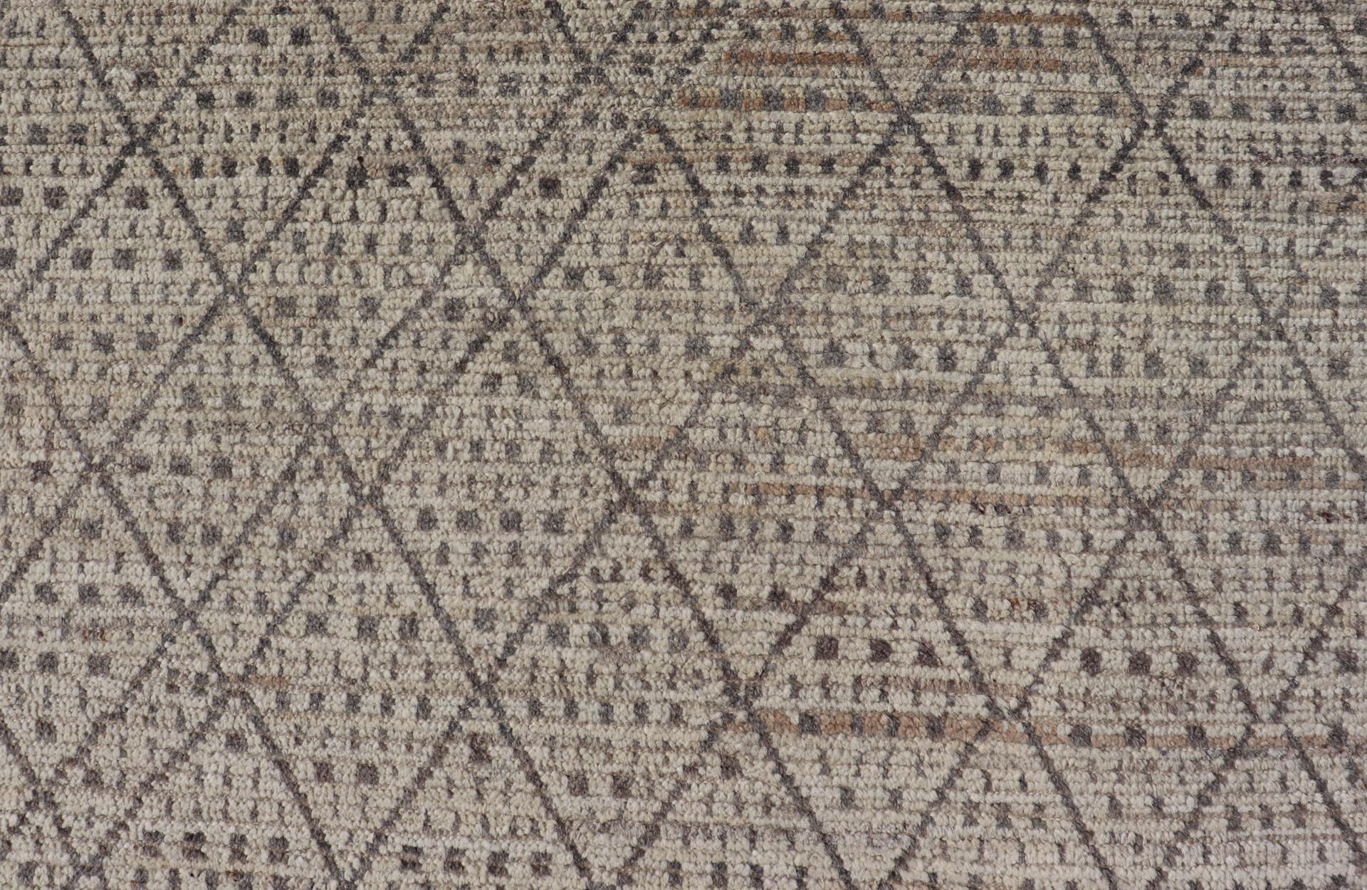 Modern Moroccan Type Rug in Wool with All-Over Diamond Design in Earthy Tones In New Condition For Sale In Atlanta, GA