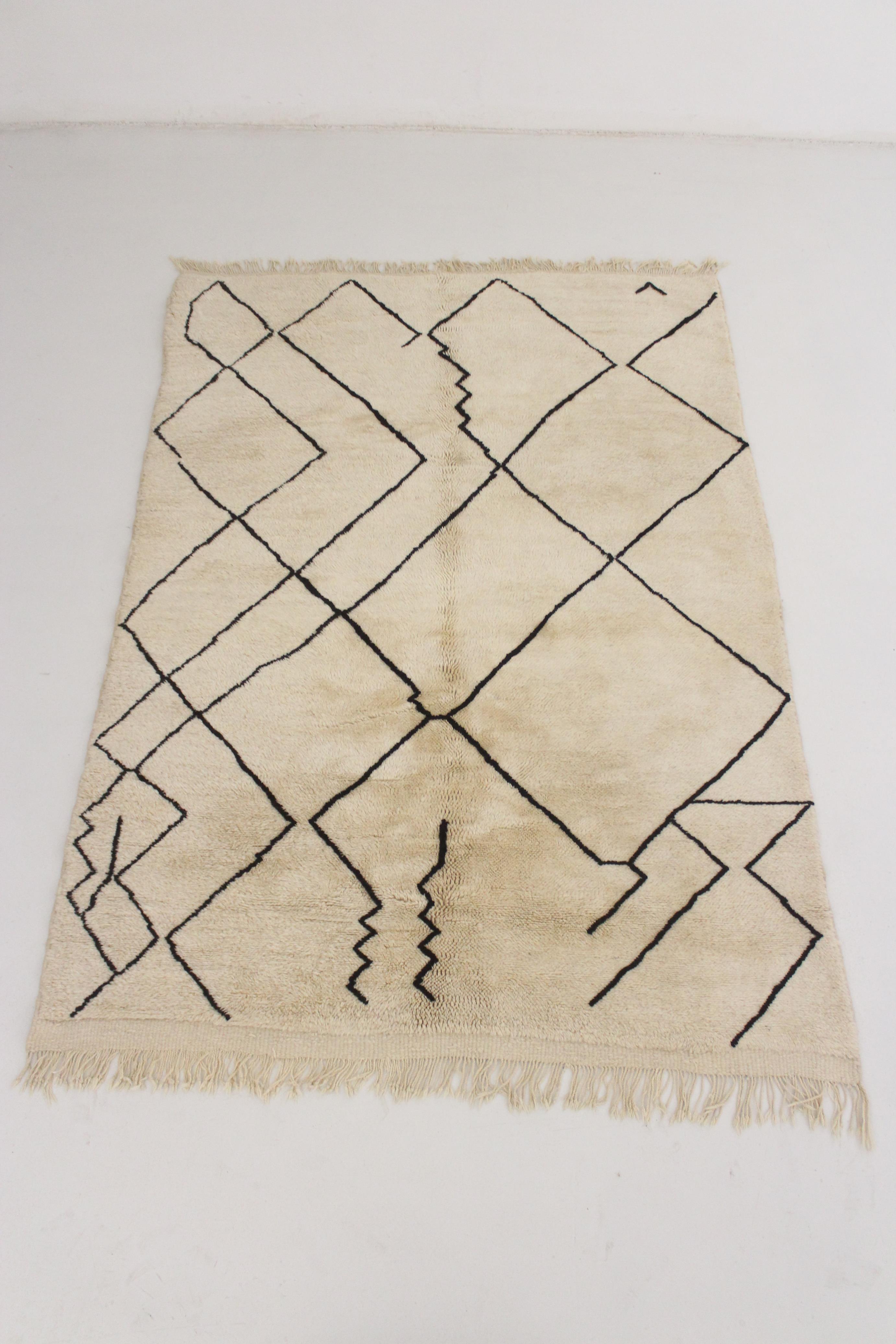 I sourced this modern-style, original Mrirt rug in the area of Khenifra, Atlas Mountains, Morocco. Groups of women there still weave by hand on traditional, vertical looms to make these new rugs!

The background of the rug is a beige with thick,