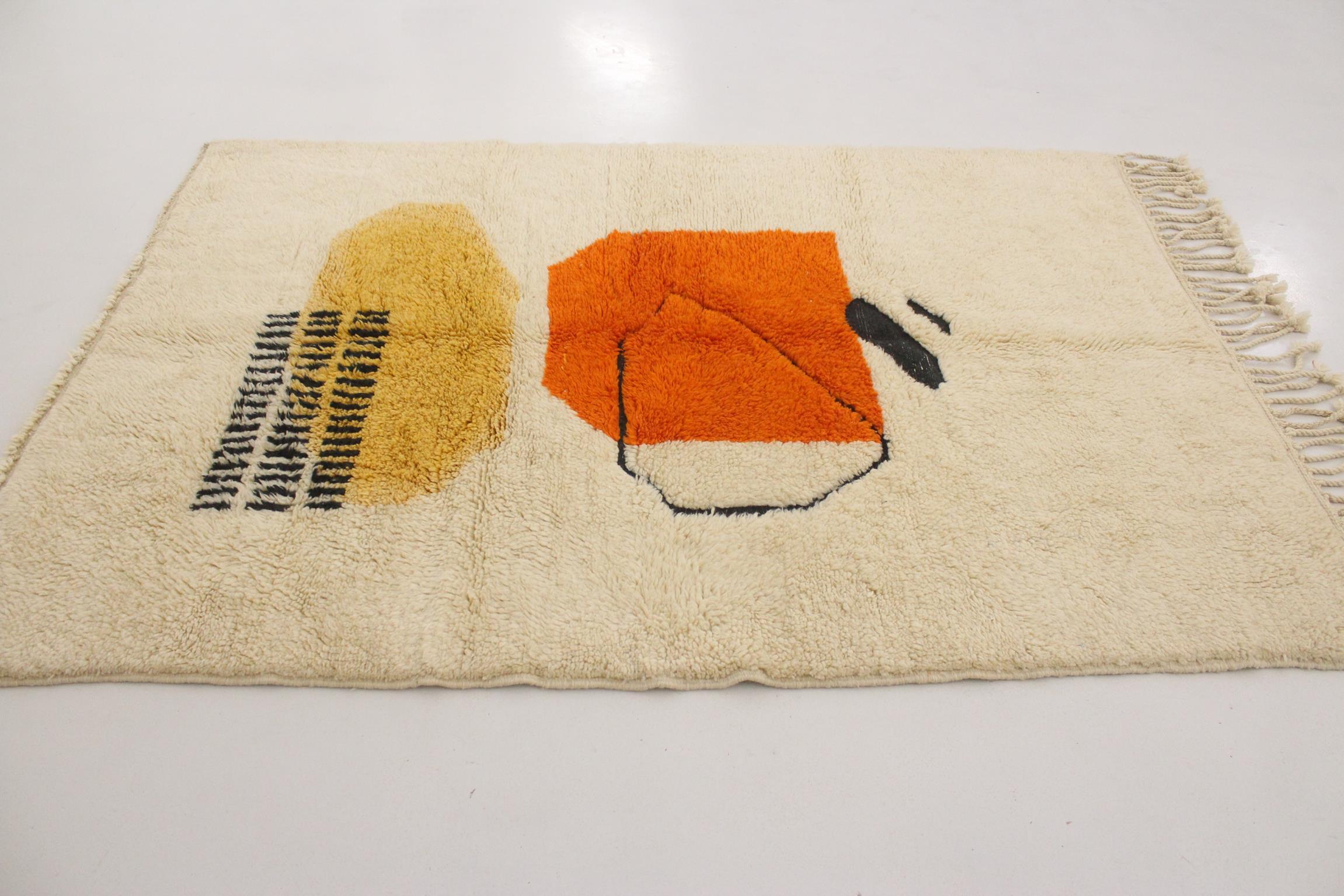 Hand-Woven Modern Moroccan wool Mrirt rug - Cream/orange/yellow - 5x7.3feet / 153x223cm For Sale