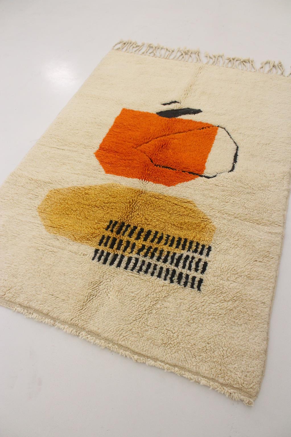 Wool Modern Moroccan wool Mrirt rug - Cream/orange/yellow - 5x7.3feet / 153x223cm For Sale