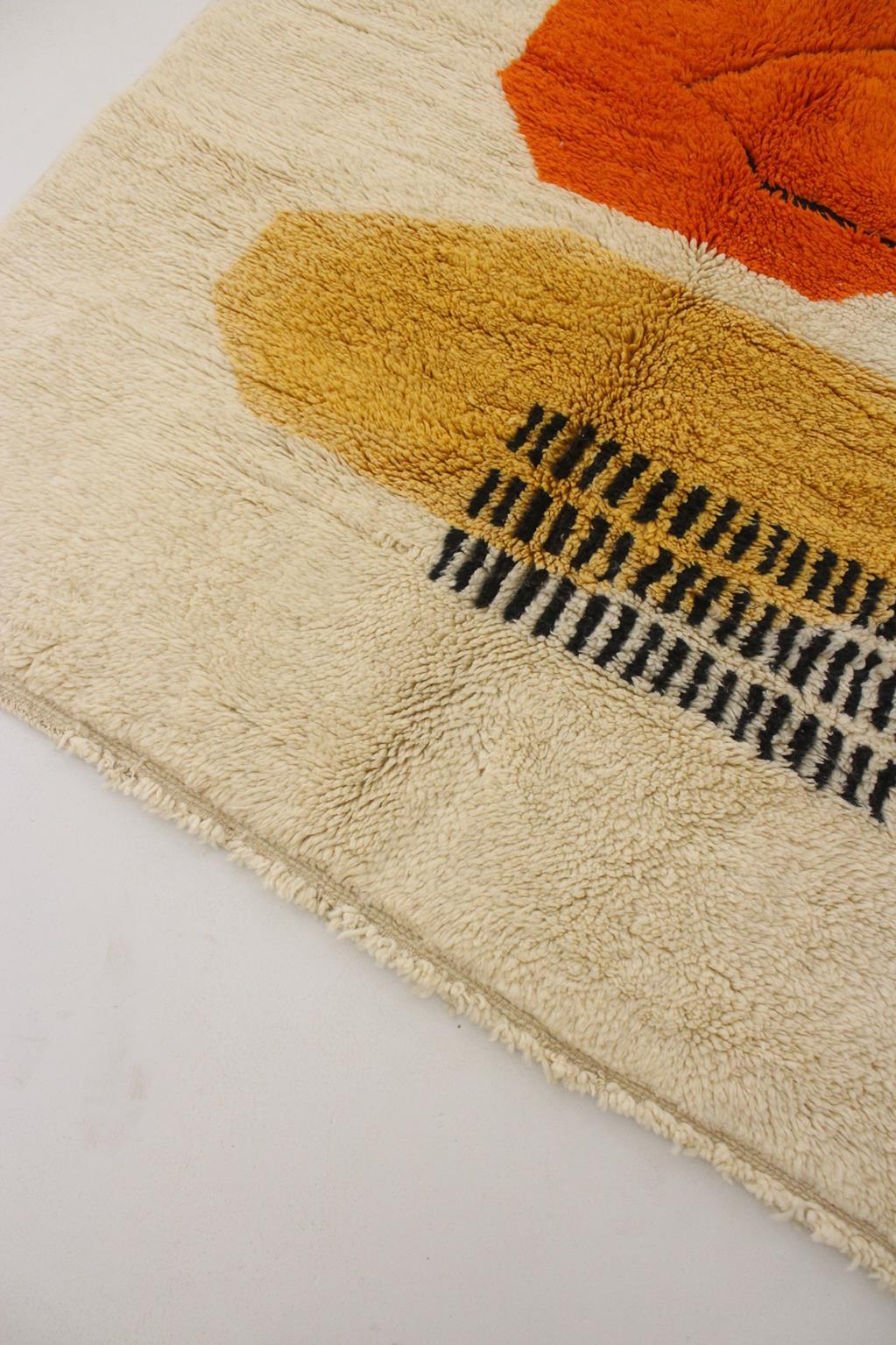 Modern Moroccan wool Mrirt rug - Cream/orange/yellow - 5x7.3feet / 153x223cm For Sale 1