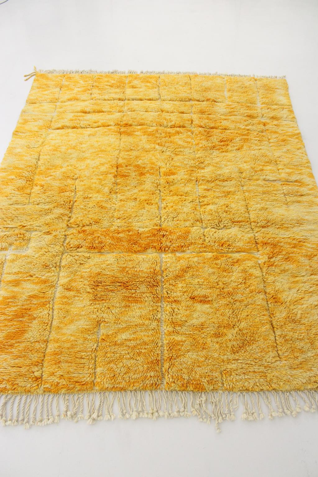 Modern Moroccan wool Mrirt rug - Yellow - 7.2x8.8feet / 220x270cm For Sale 4