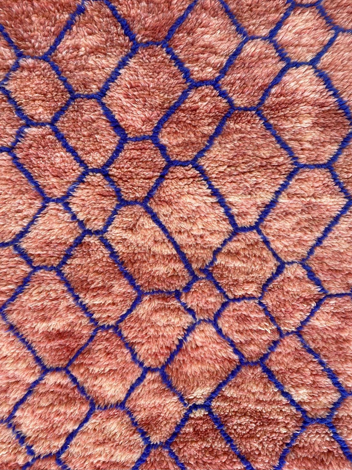 Modern Moroccan wool Mrirt runner rug - Pink/blue - 3.1x13.4feet / 95x408cm For Sale 5