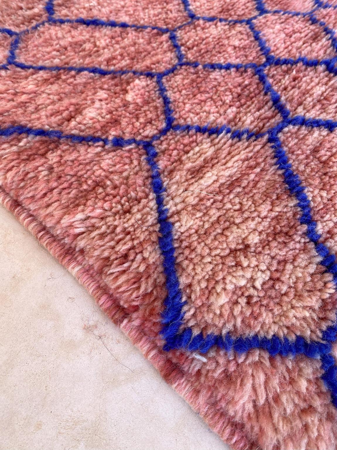 Modern Moroccan wool Mrirt runner rug - Pink/blue - 3.1x13.4feet / 95x408cm For Sale 6