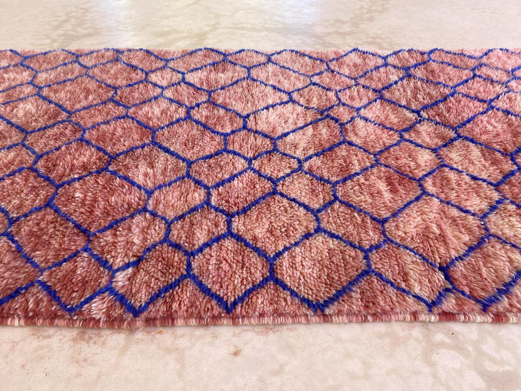 Modern Moroccan wool Mrirt runner rug - Pink/blue - 3.1x13.4feet / 95x408cm For Sale 1