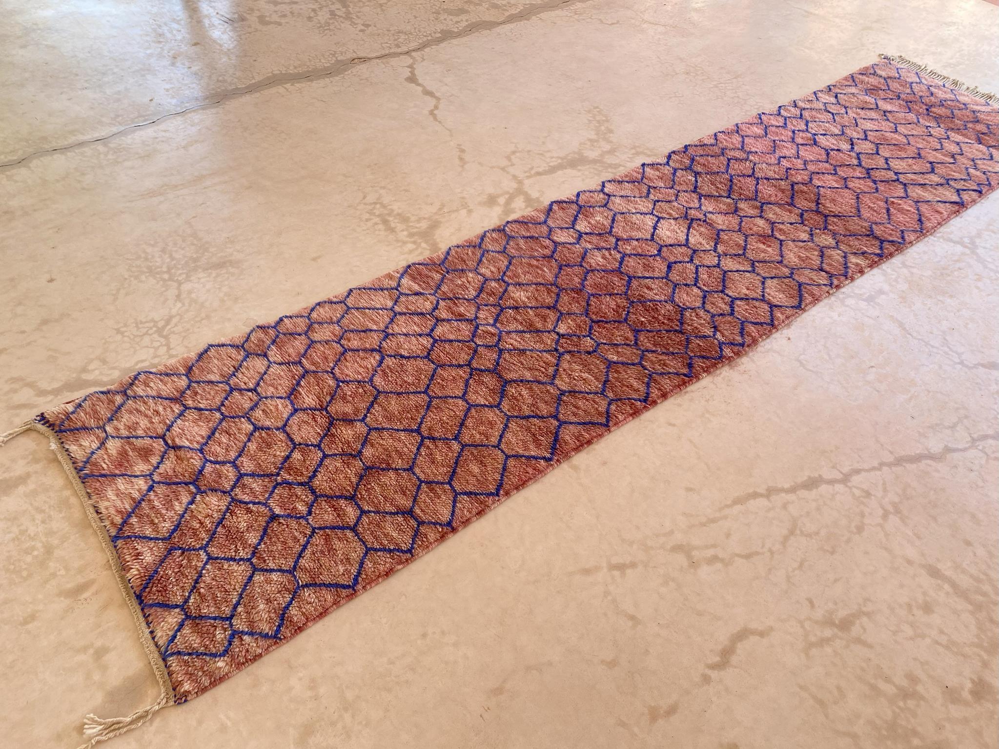 Modern Moroccan wool Mrirt runner rug - Pink/blue - 3.1x13.4feet / 95x408cm For Sale 2