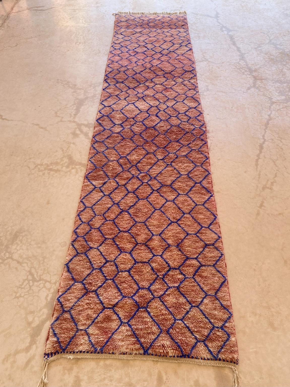 Modern Moroccan wool Mrirt runner rug - Pink/blue - 3.1x13.4feet / 95x408cm For Sale 3