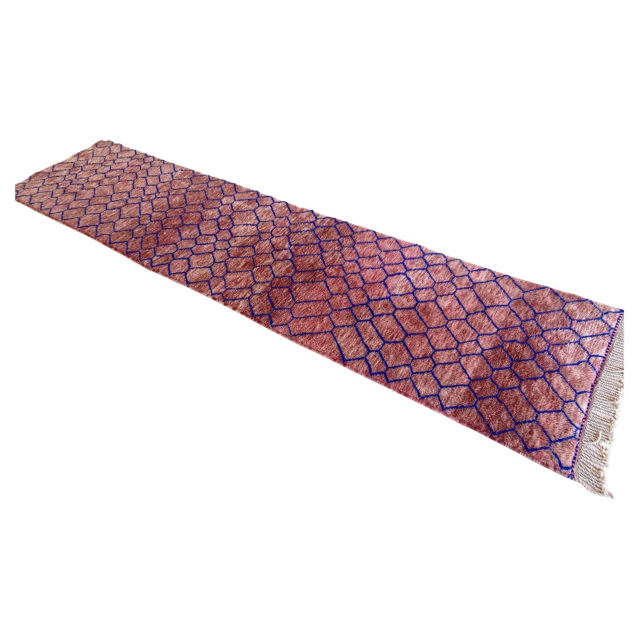 Modern Moroccan wool Mrirt runner rug - Pink/blue - 3.1x13.4feet / 95x408cm For Sale