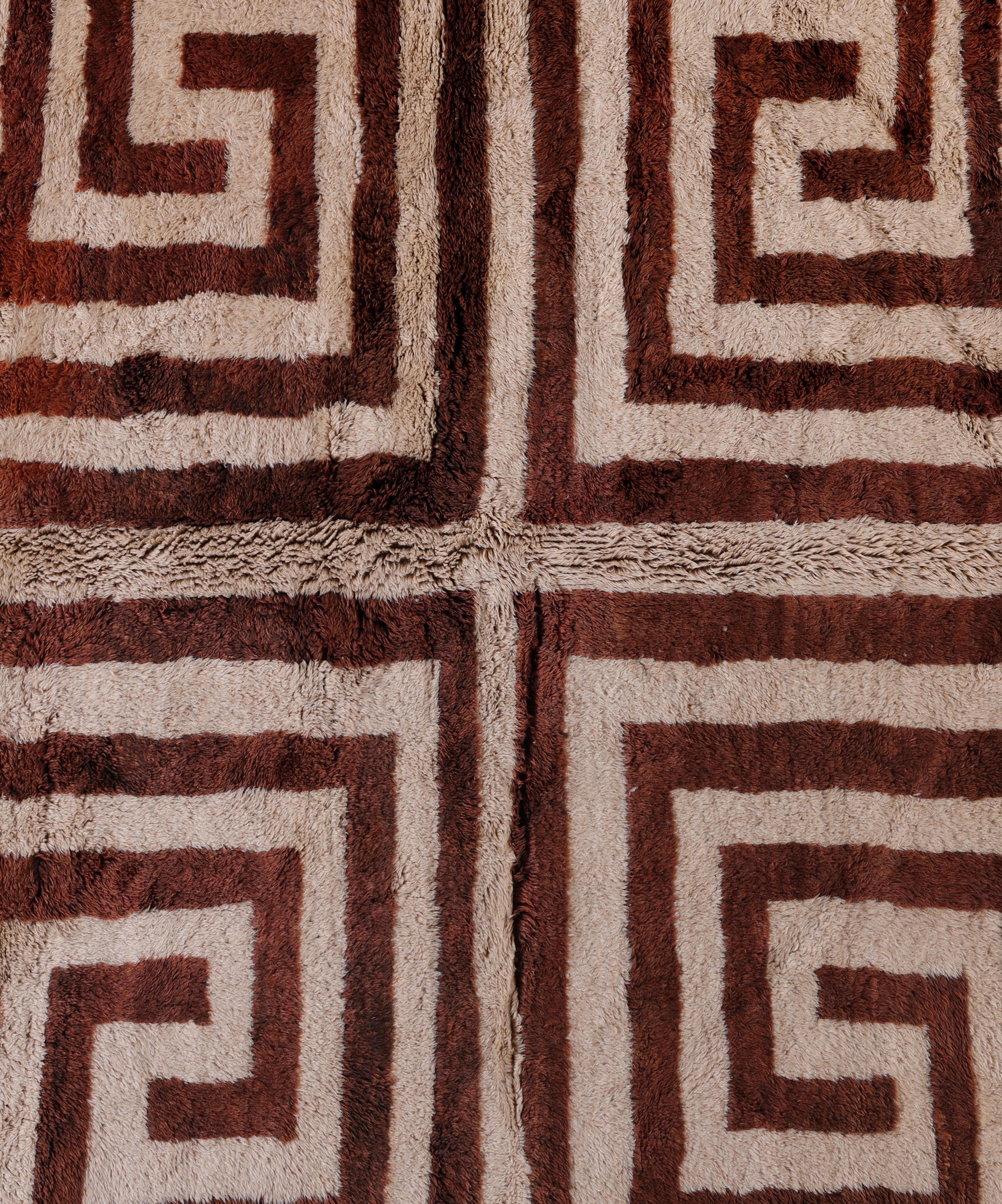 Modern Moroccan Wool Rug with Bold Geometric Pattern – New Handwoven For Sale 4