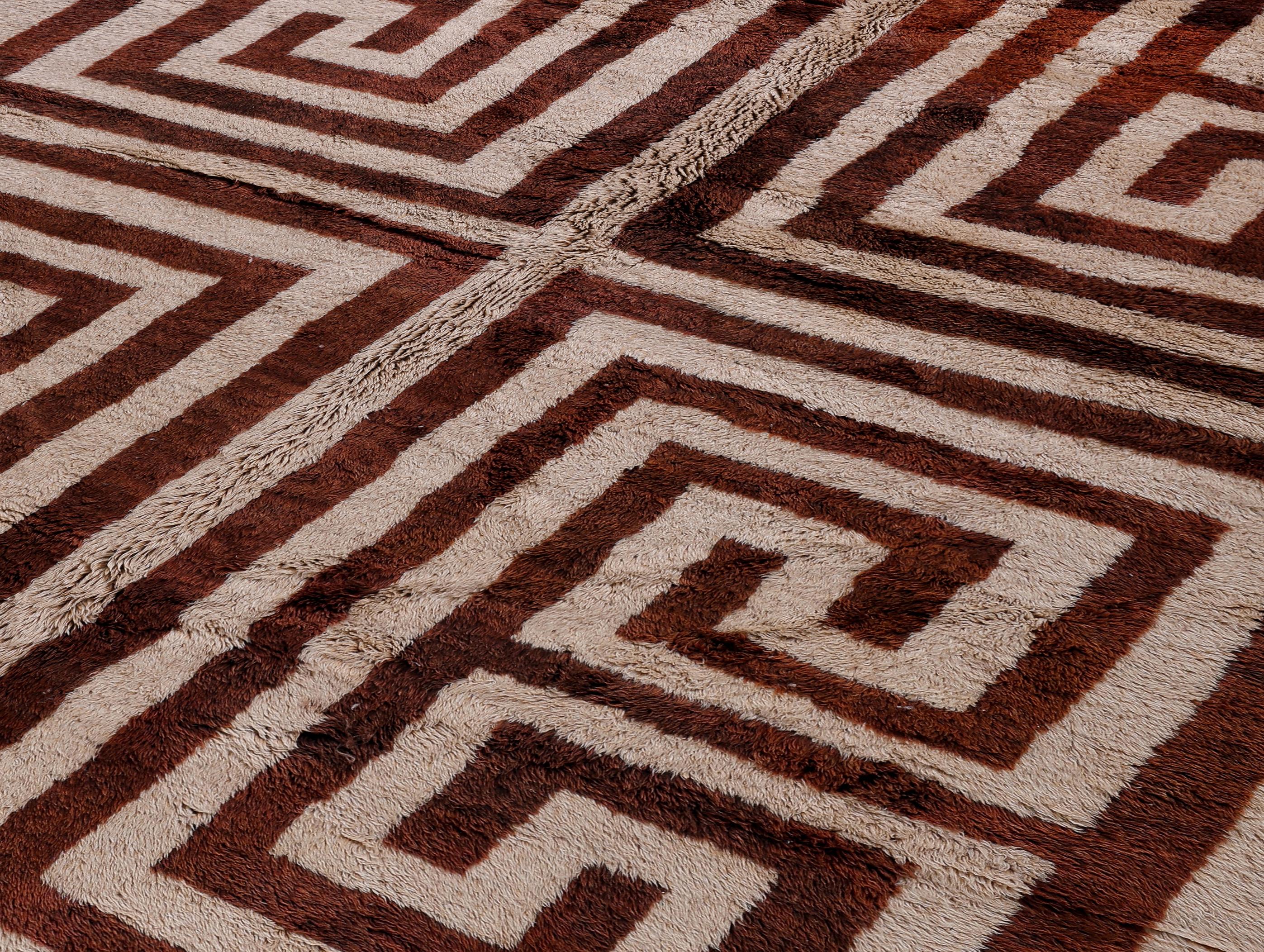 This new Moroccan rug blends contemporary design with the rich weaving traditions of Morocco. Handwoven from premium wool, it features a striking bold geometric maze pattern in warm earthy tones, adding depth and sophistication to any interior. Its