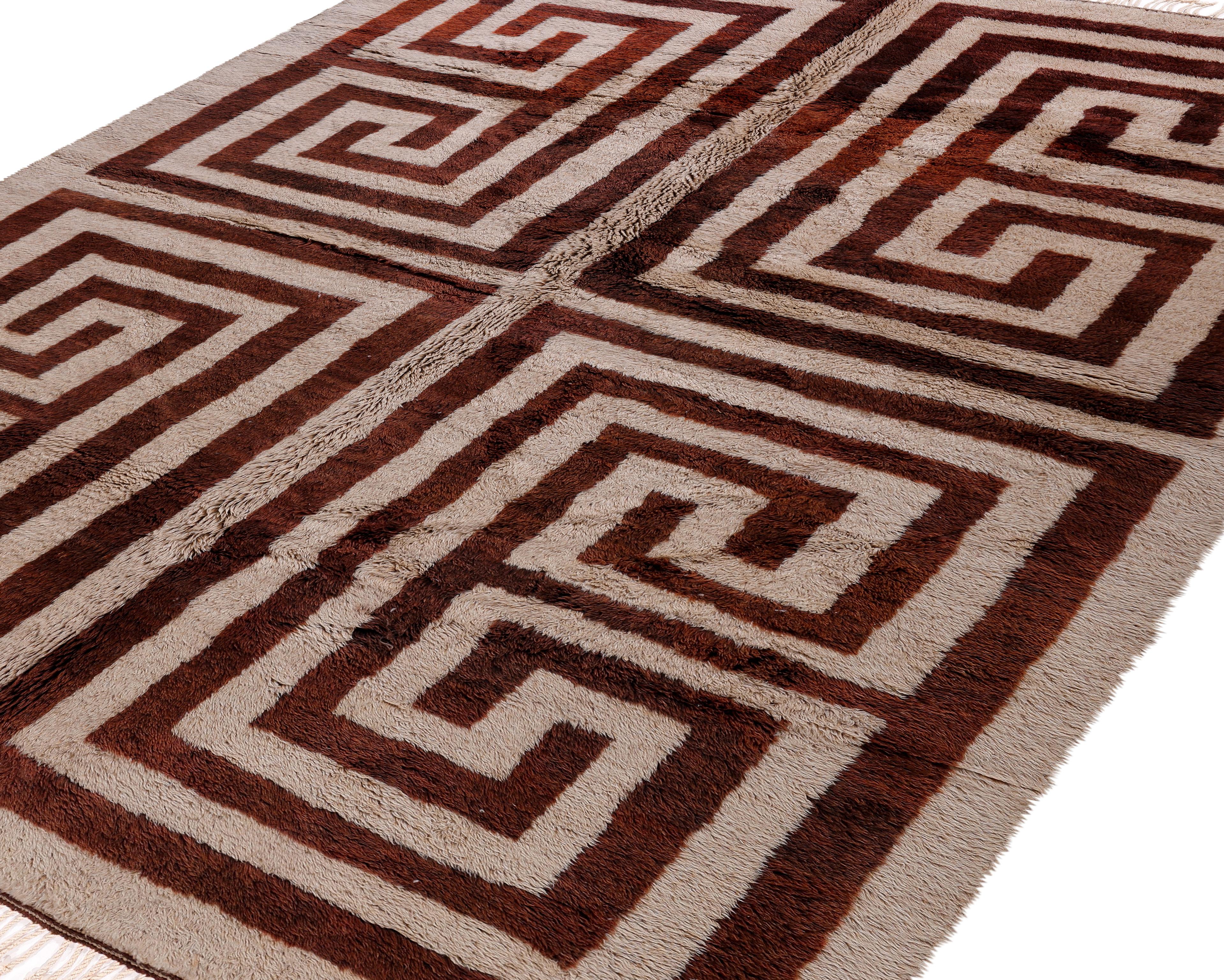 Organic Modern Modern Moroccan Wool Rug with Bold Geometric Pattern – New Handwoven For Sale