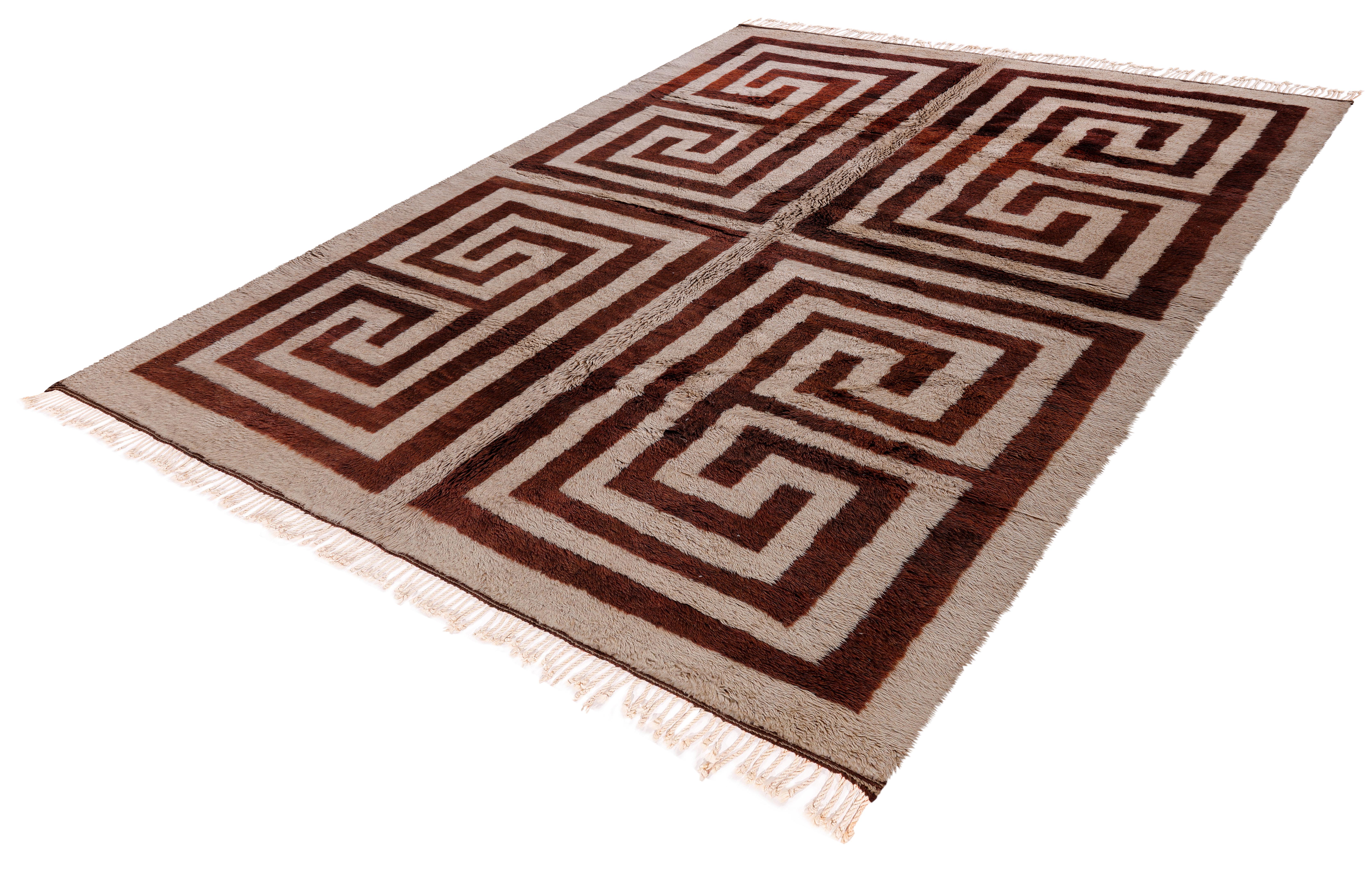 Hand-Knotted Modern Moroccan Wool Rug with Bold Geometric Pattern – New Handwoven For Sale