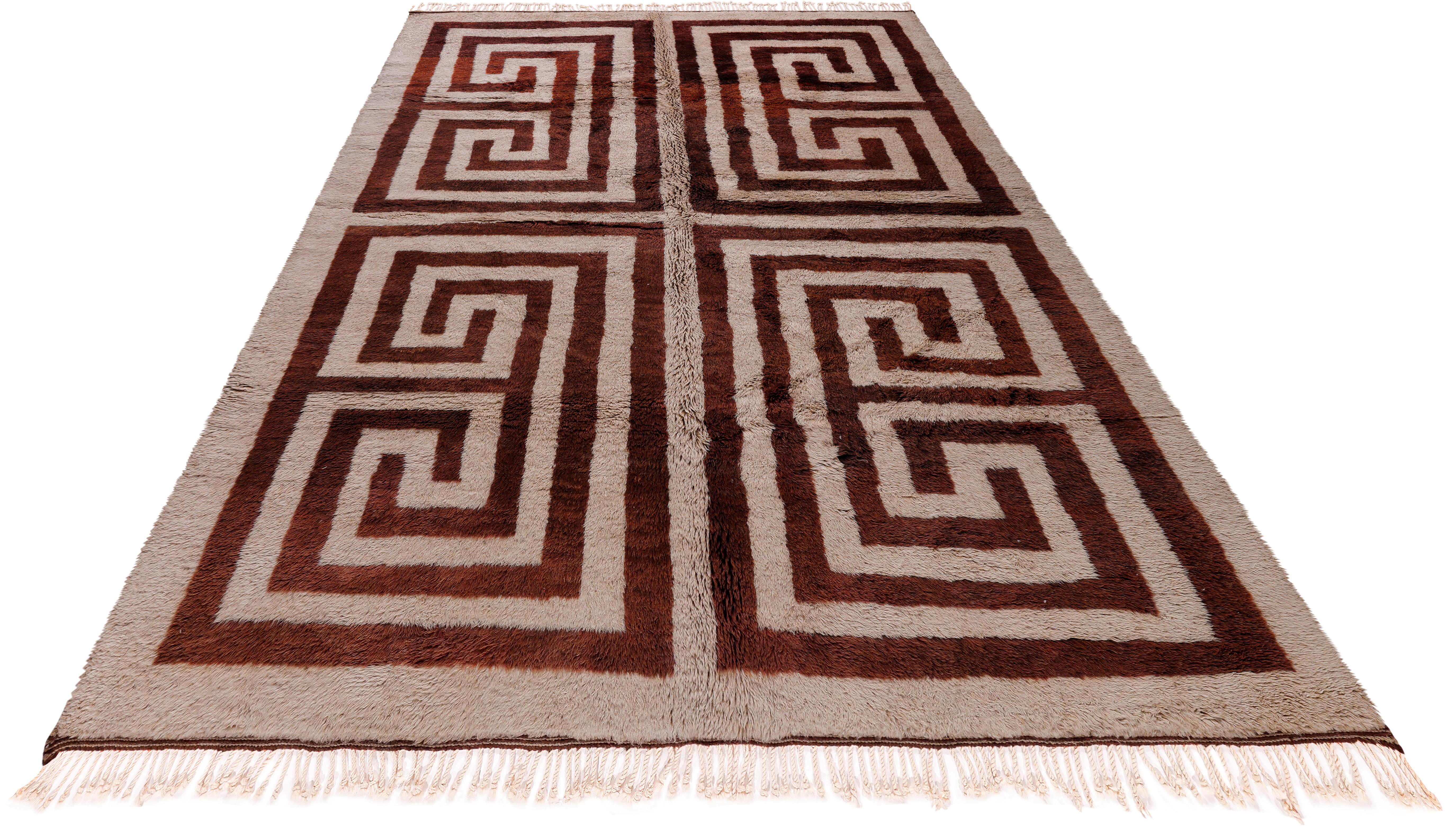 Modern Moroccan Wool Rug with Bold Geometric Pattern – New Handwoven For Sale 1