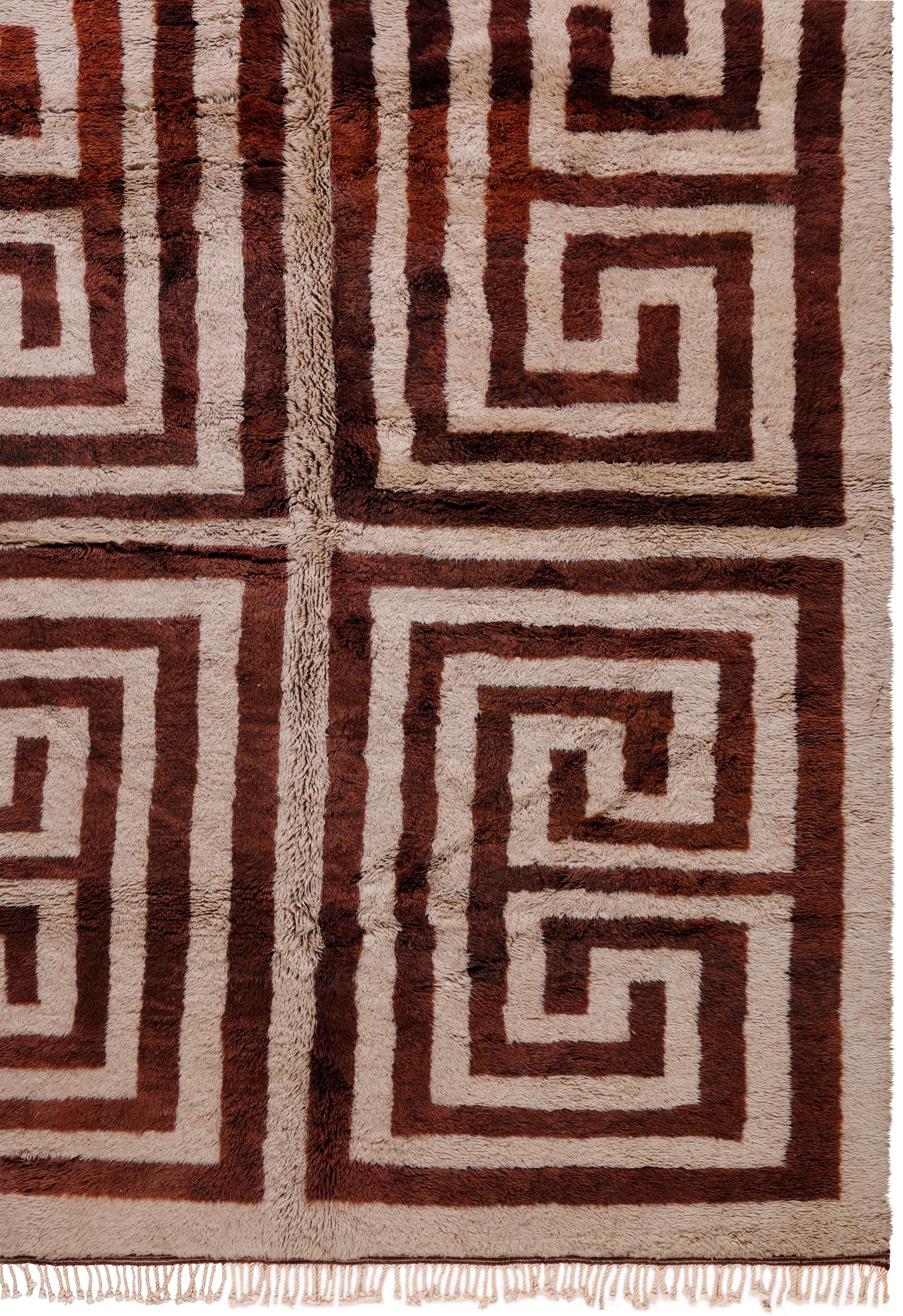 Modern Moroccan Wool Rug with Bold Geometric Pattern ��– New Handwoven For Sale 2