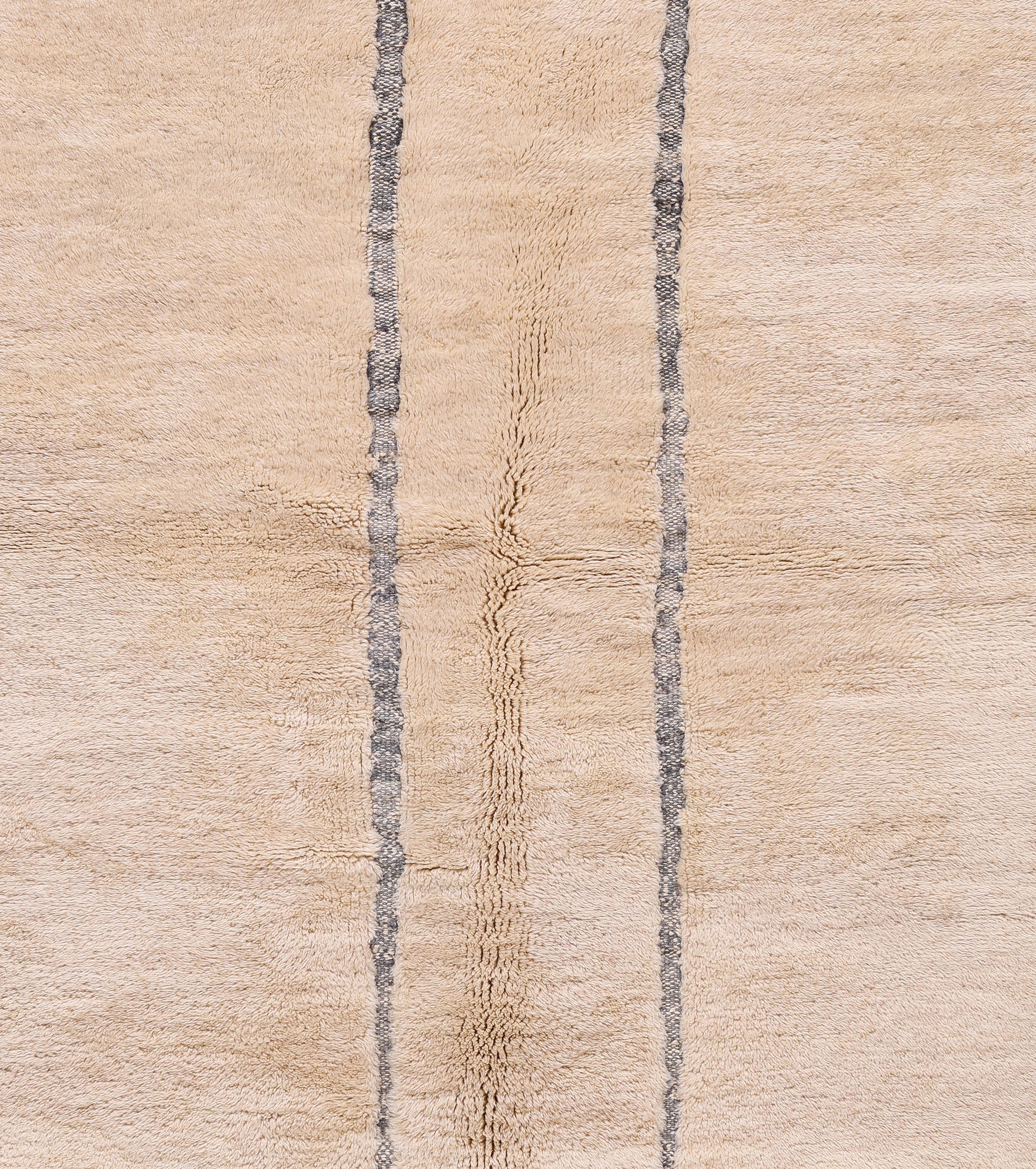 Modern Moroccan Wool Rug with Minimalist Stripe Design – New Production For Sale 2