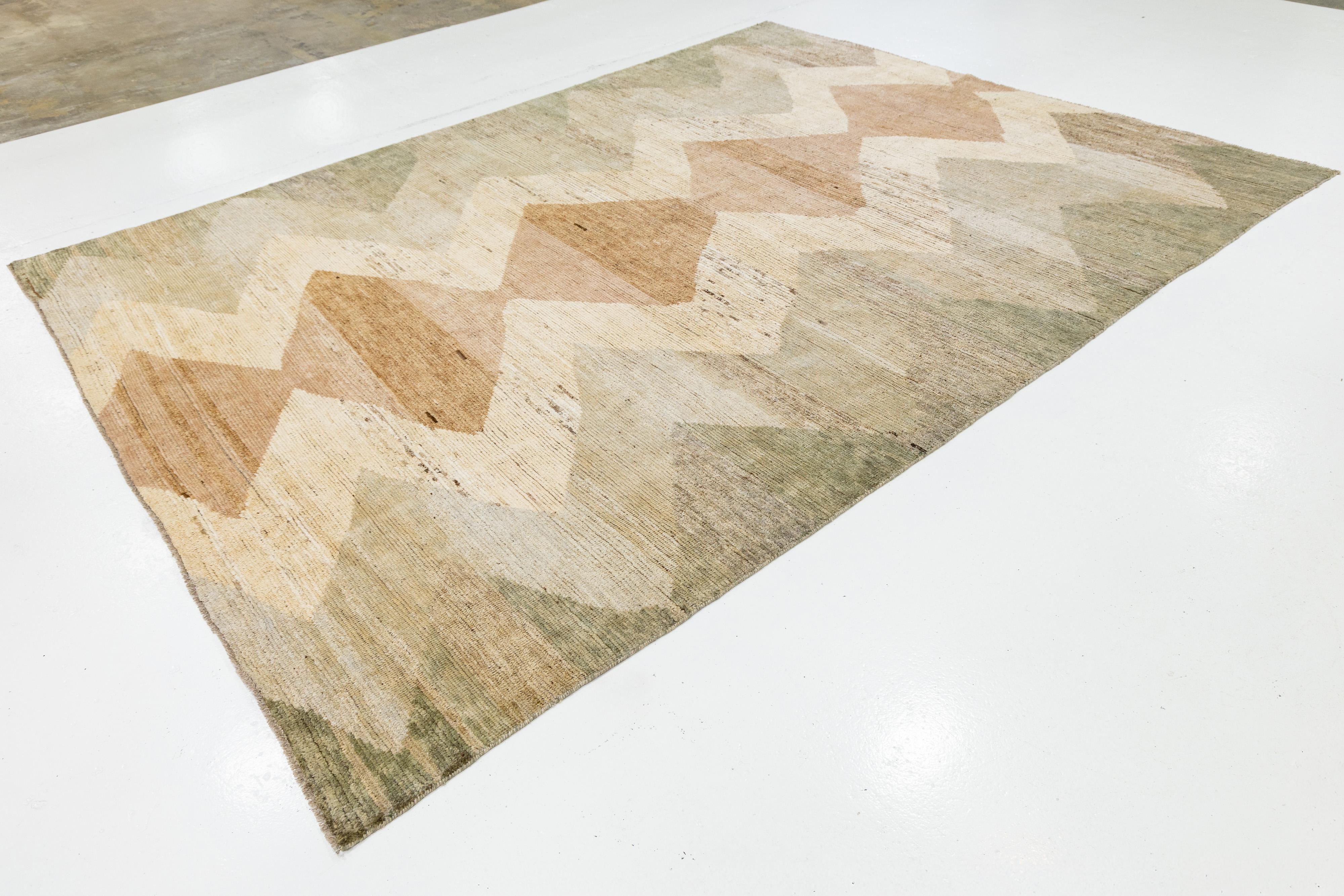 Moderno Modern Moroccan Wool Rug with Tribal Diamond Motif In Earthy Tones in vendita