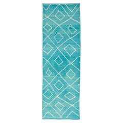 Tapis de course marocain moderne en laine - motifs de losanges bleus et blancs - noué à la main en Turquie