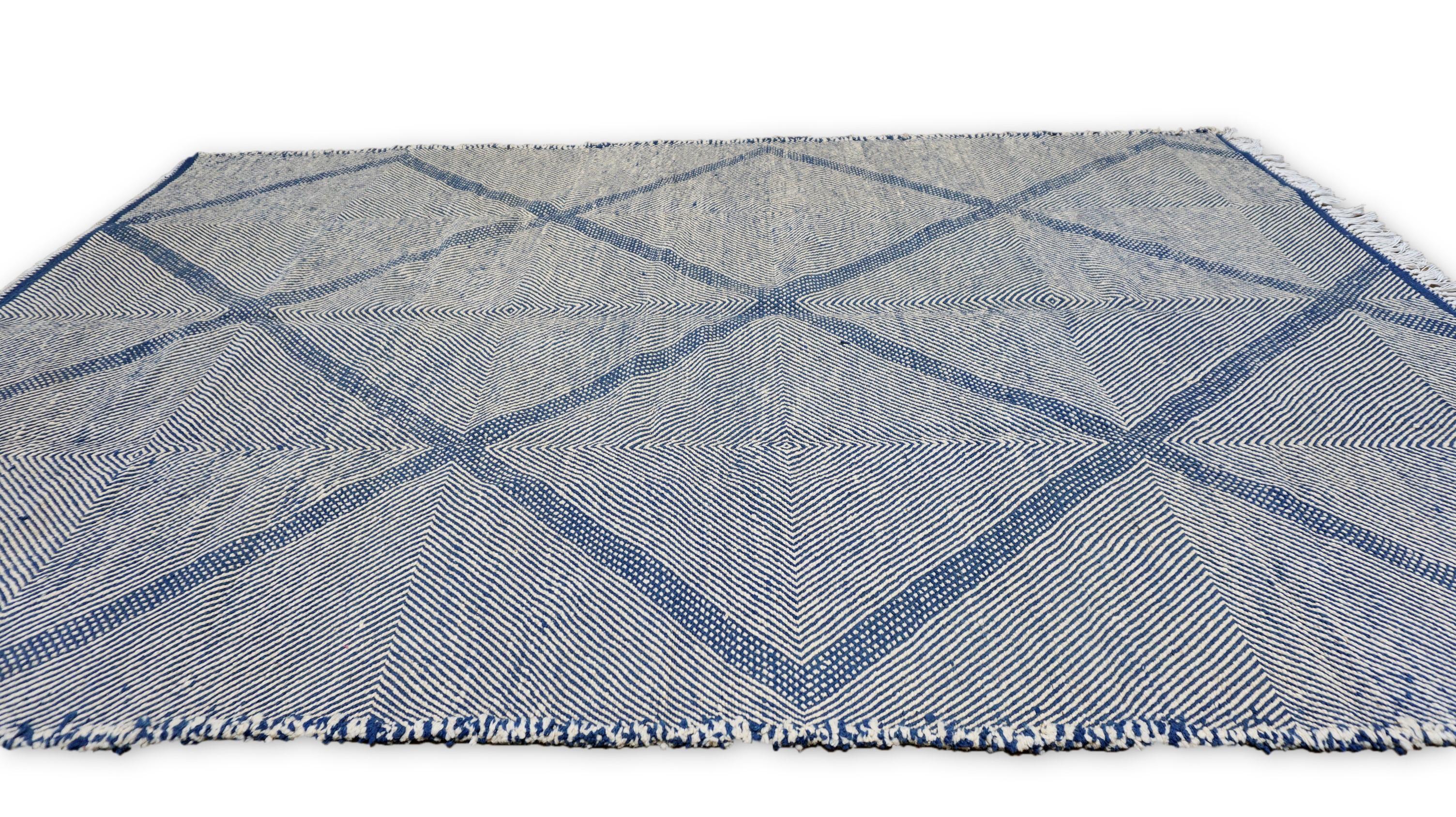 Moderne Tapis moderne Morrocan en laine bleu et blanc diamanté 6'11''x10'2'' en vente