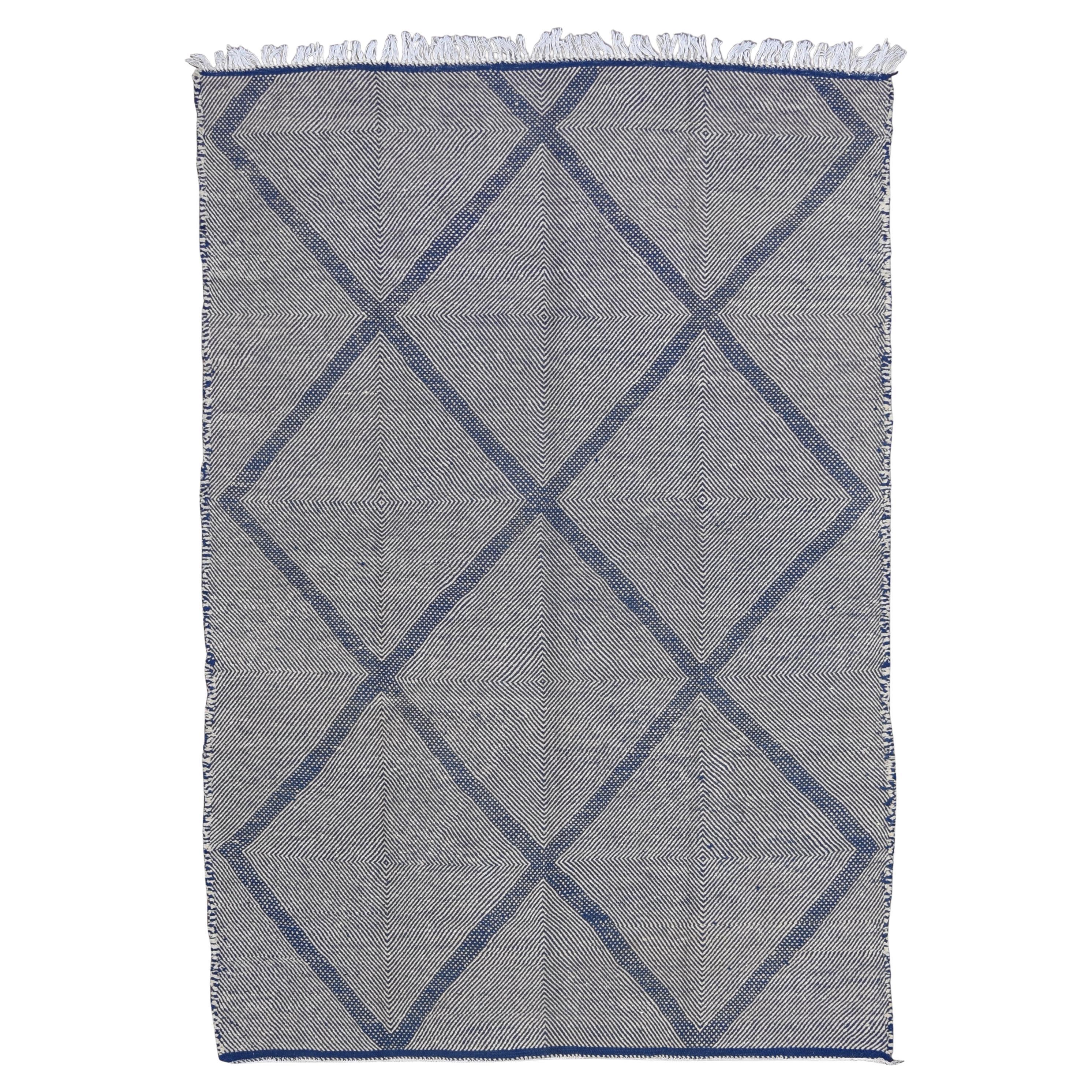 Tapis moderne Morrocan en laine bleu et blanc diamanté 6'11''x10'2'' en vente