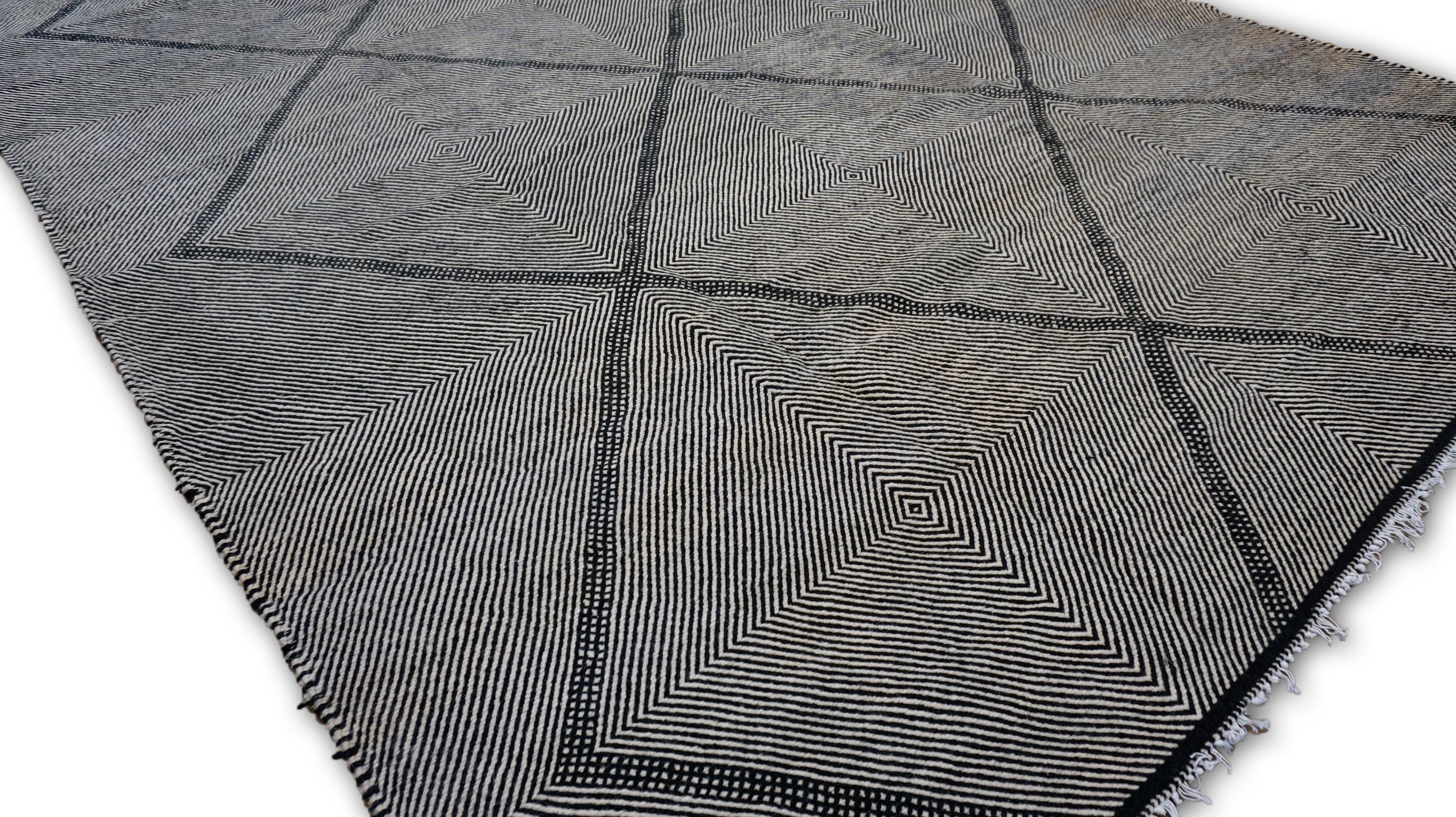 Bohémien Tappeto moderno Morrocan Charcoal Diamond Lattice Wool 10'5''x13'6'' in vendita