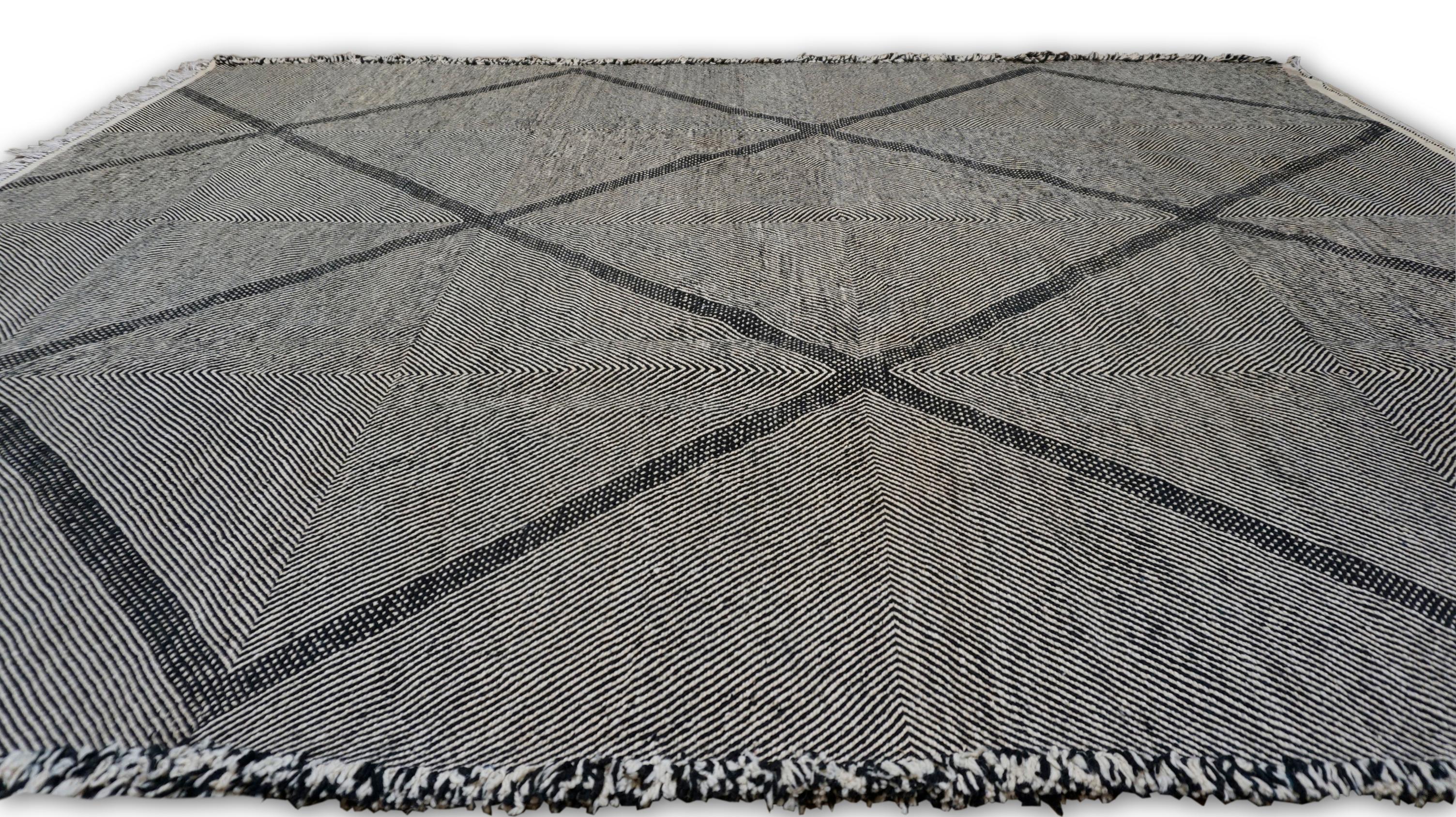 Marocchino Tappeto moderno Morrocan Charcoal Diamond Lattice Wool 10'5''x13'6'' in vendita