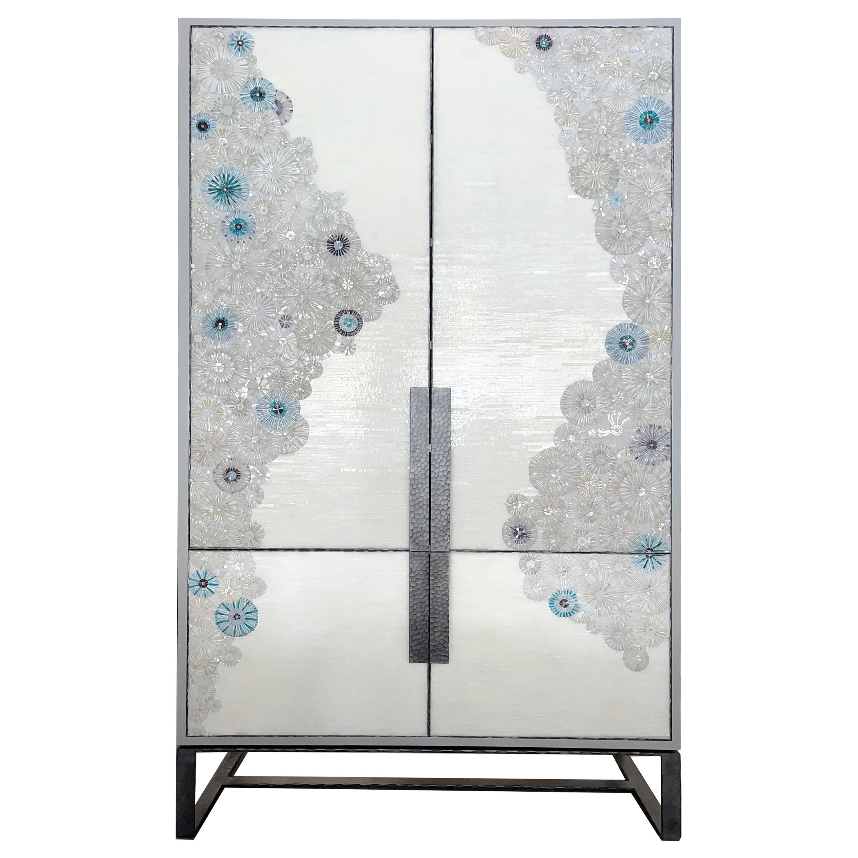 Armoire moderno a mosaico con base in metallo forgiato di Ercole Home