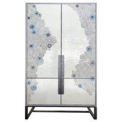 Armoire moderno a mosaico con base in metallo forgiato di Ercole Home