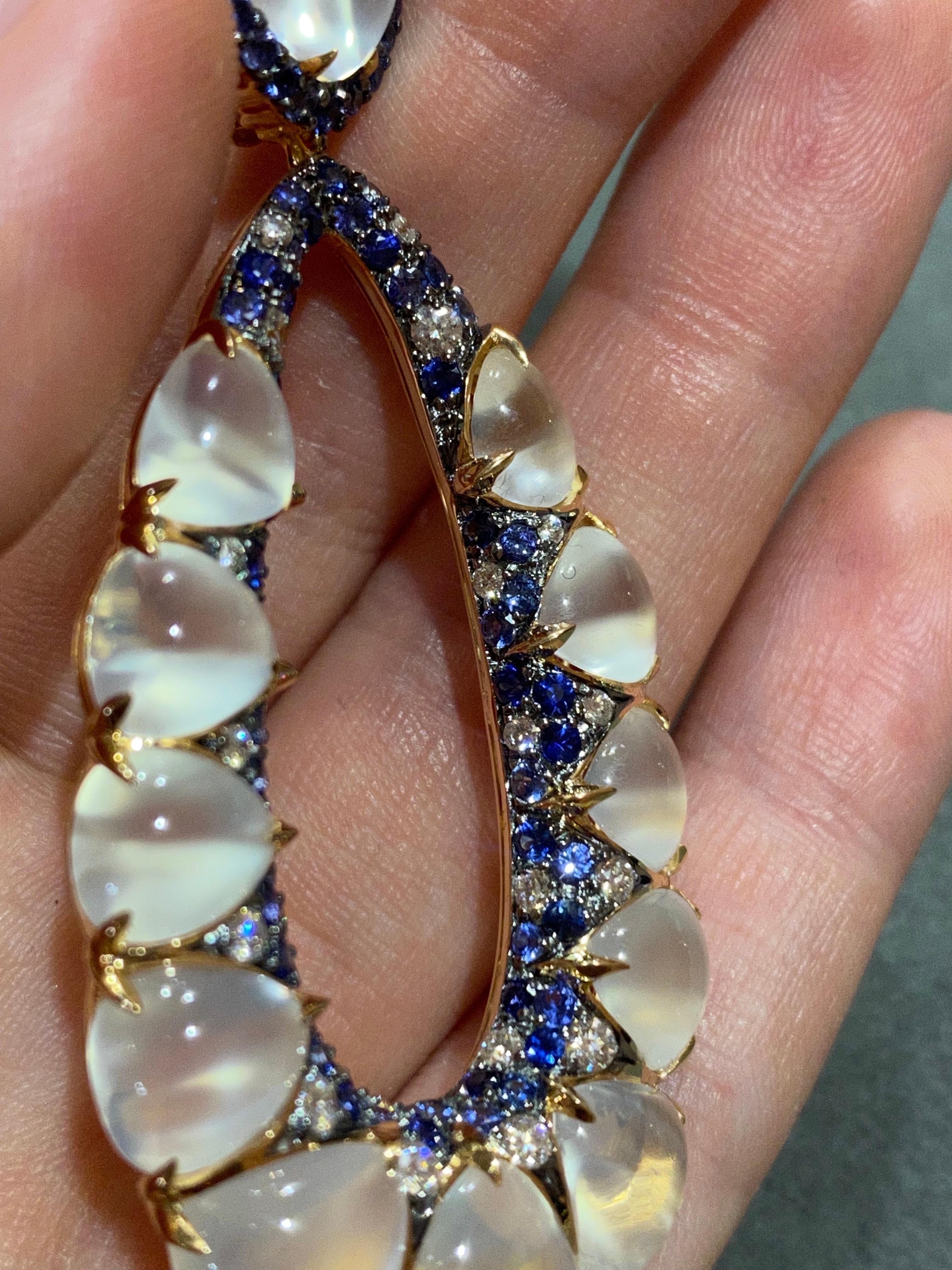 Moderno Orecchini moderni Madreperla Zaffiro Blu Dangle in oro 18K per lei in vendita