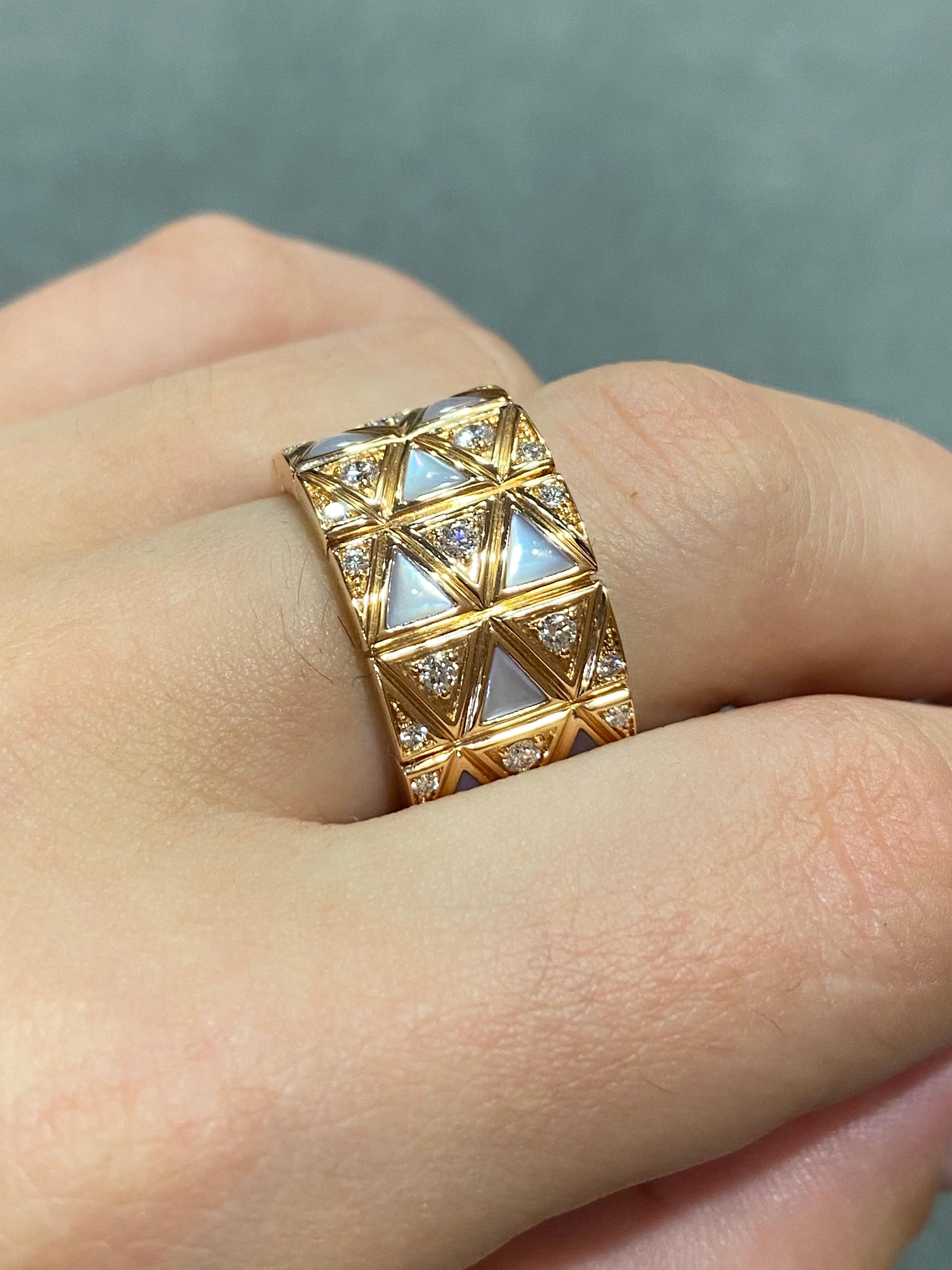 Moderner Perlmutt-Ring aus gelbem 18 Karat Gold für ihr (Rundschliff) im Angebot
