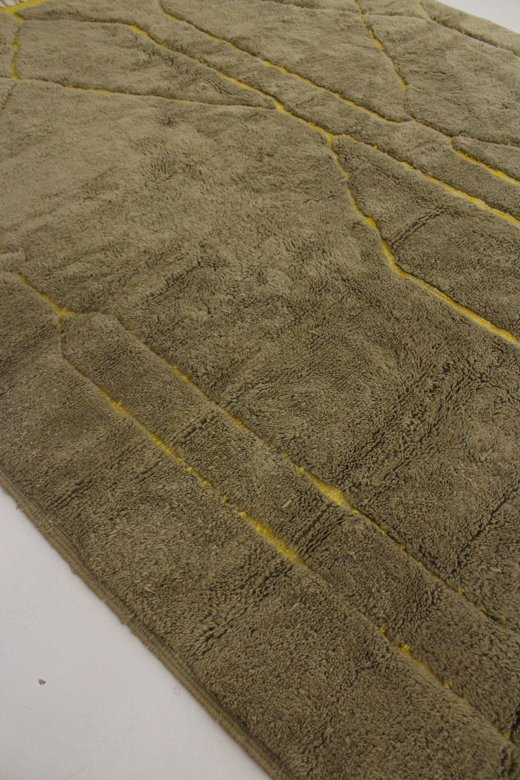 Contemporary Modern Moroccan wool Mrirt rug - Khaki green/yellow - 7.9x10feet / 240x306cm For Sale