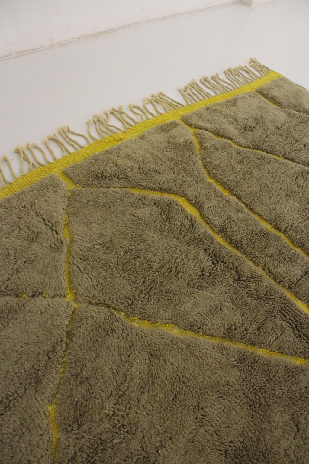 Wool Modern Moroccan wool Mrirt rug - Khaki green/yellow - 7.9x10feet / 240x306cm For Sale