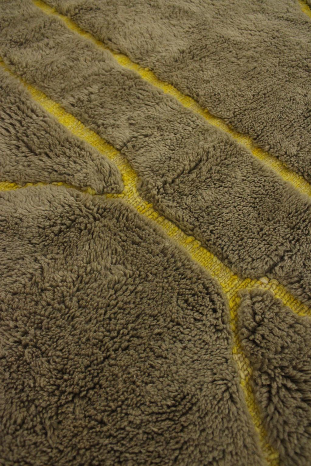 Modern Moroccan wool Mrirt rug - Khaki green/yellow - 7.9x10feet / 240x306cm For Sale 3