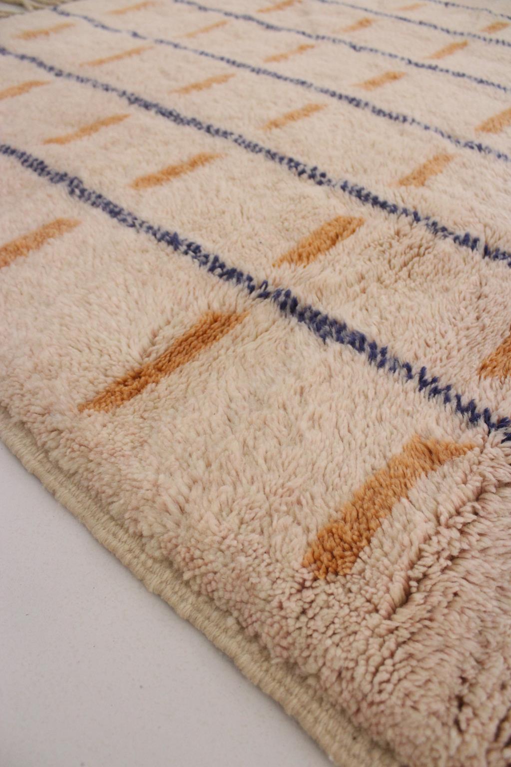 Modern Moroccan wool Mrirt rug - Powder pink/orange - 5x8.3feet / 155x255cm For Sale 5